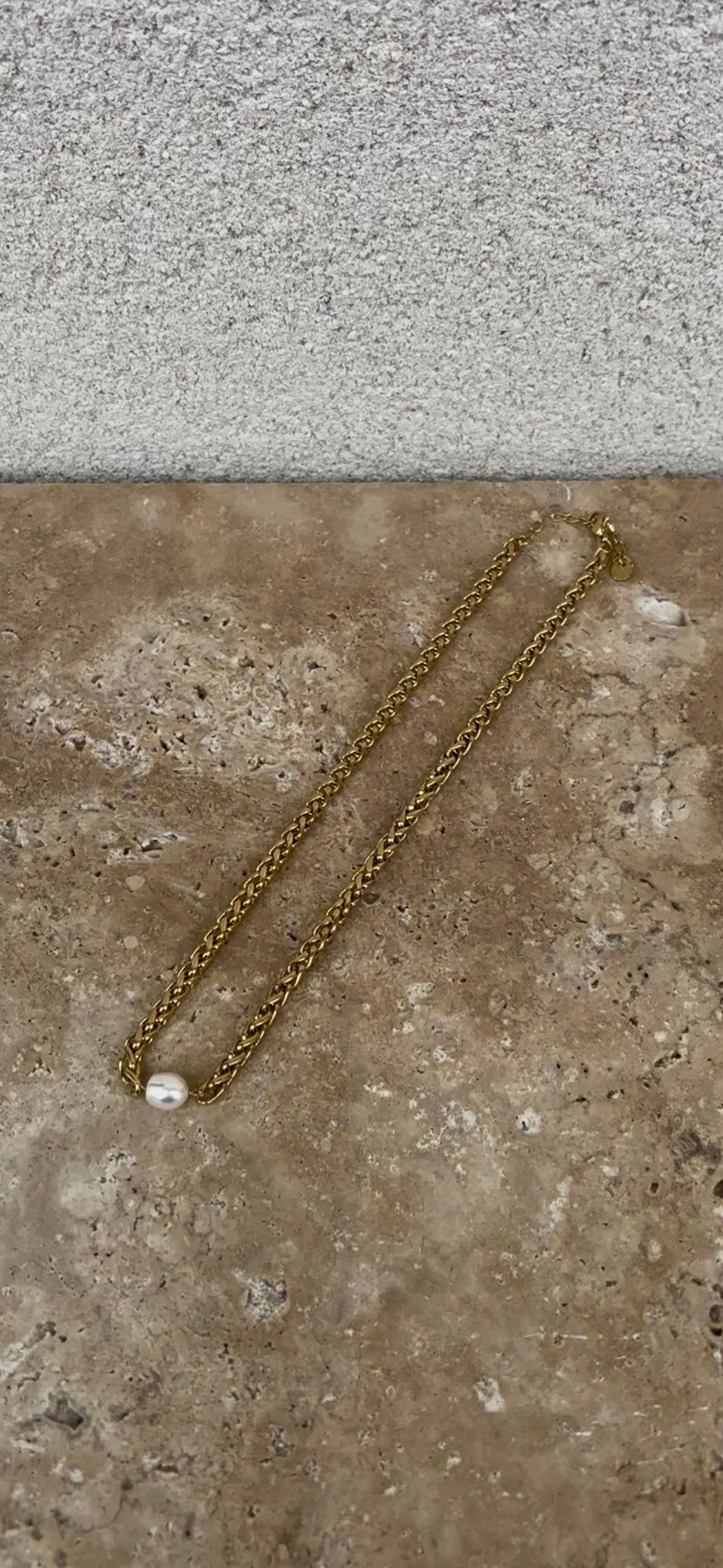 Middle Pearl necklace