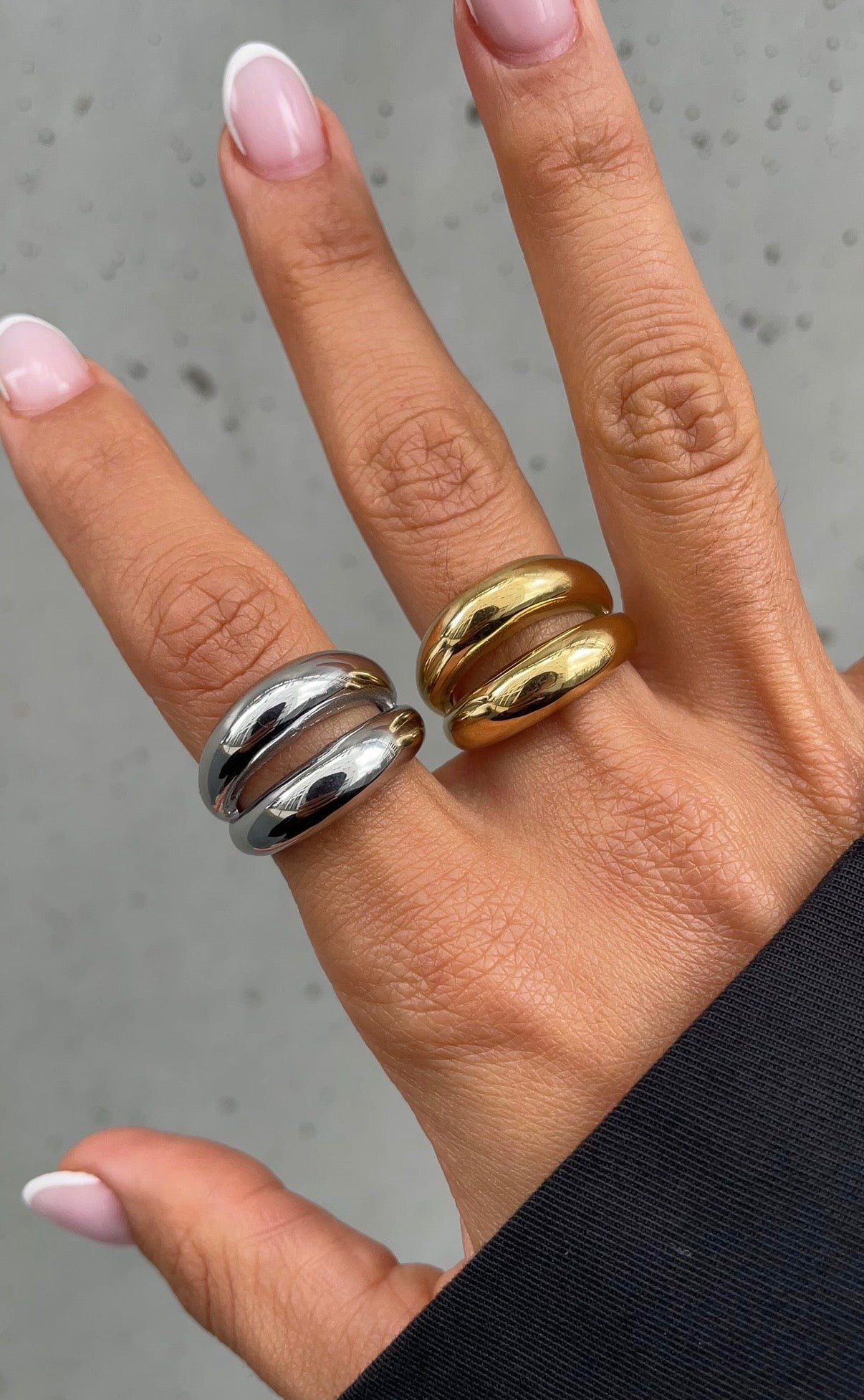 Bold lips ring