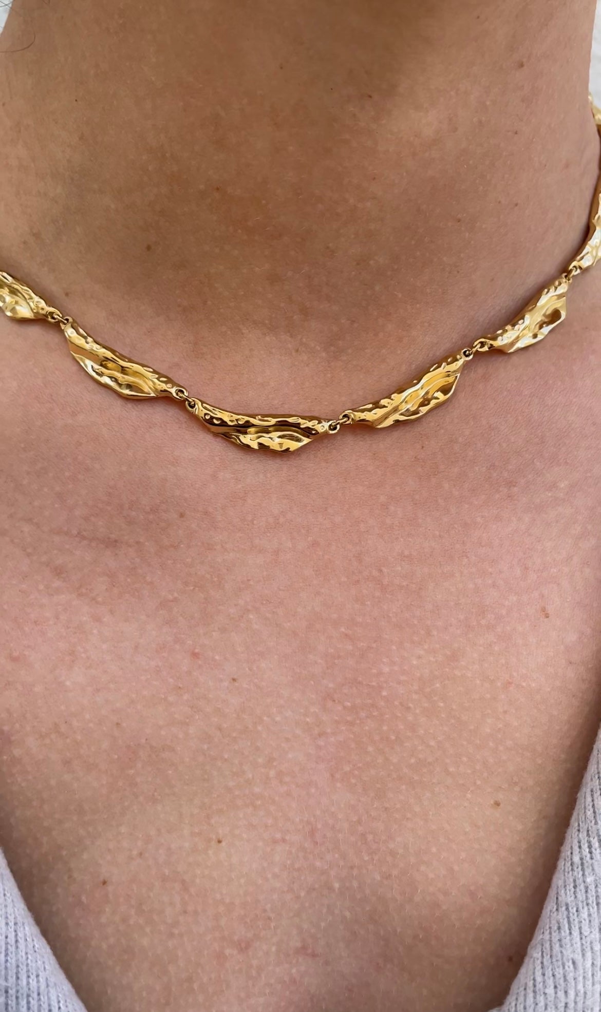 Hammered pieces necklace