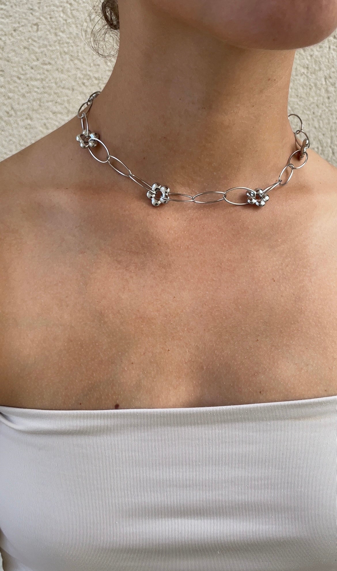 Marguerite necklace