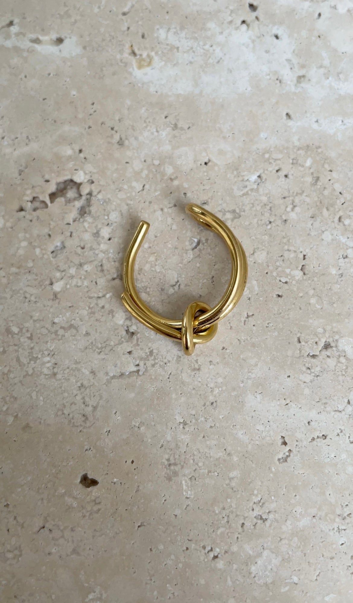 Thin knot ring