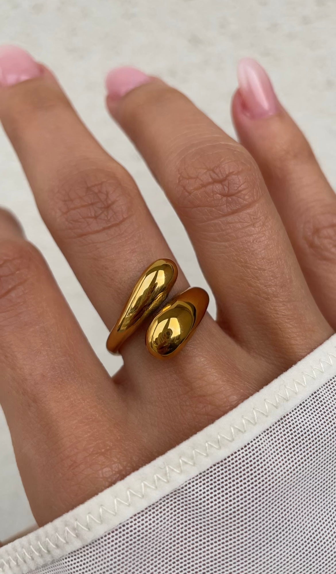 Simple embrace ring
