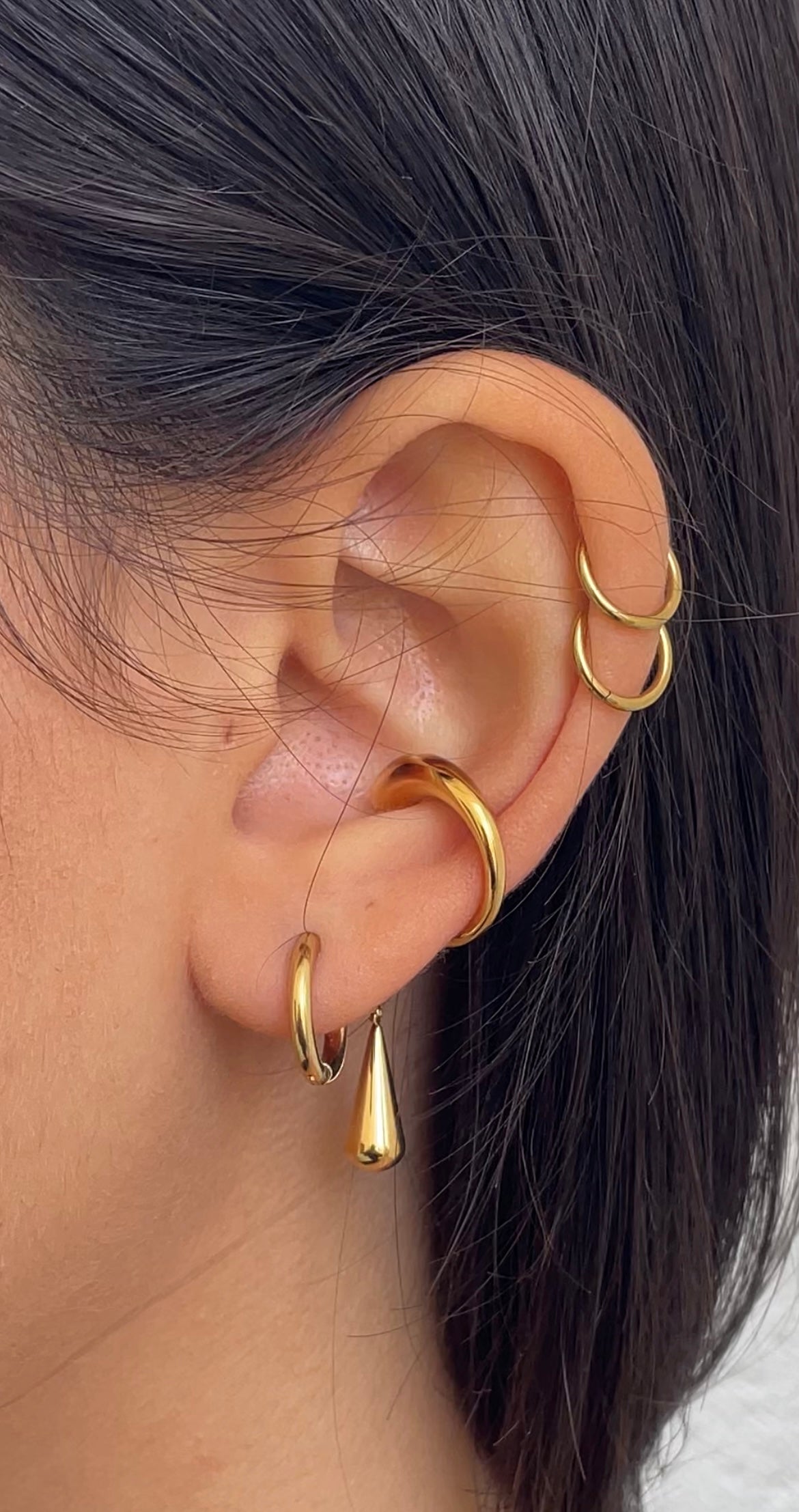 Dangling ear cuff