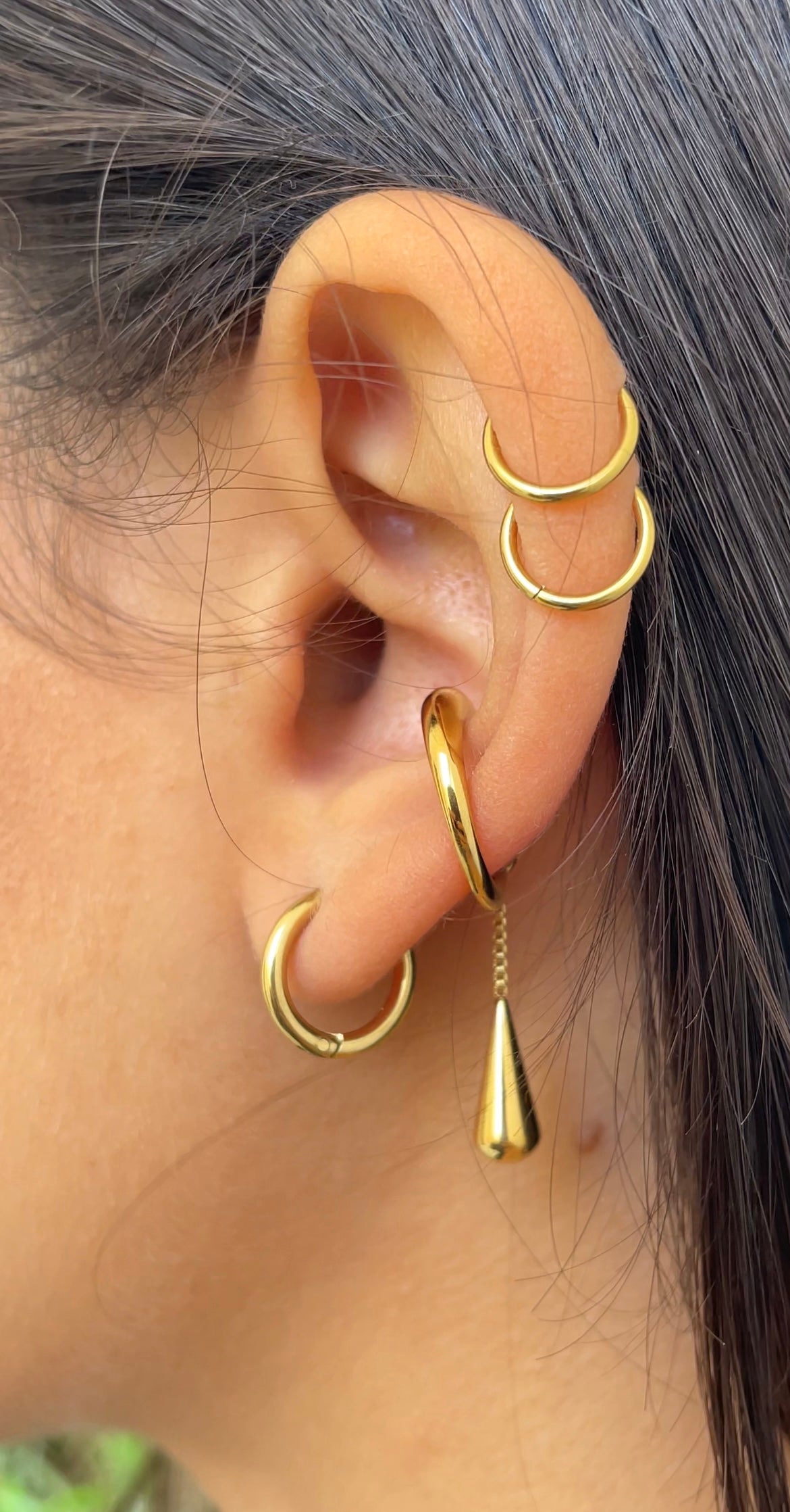 Dangling ear cuff