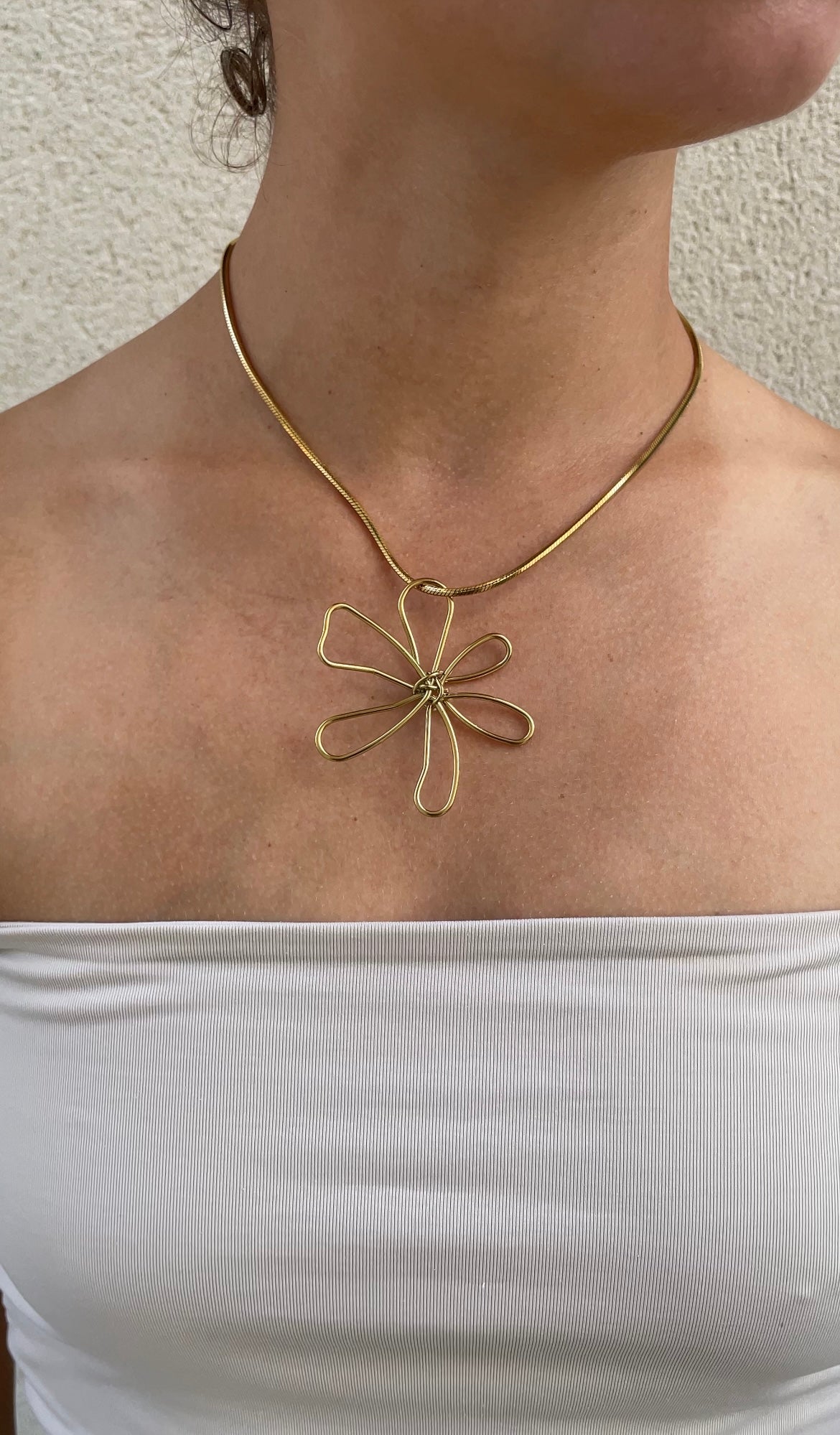 Huge flower necklace