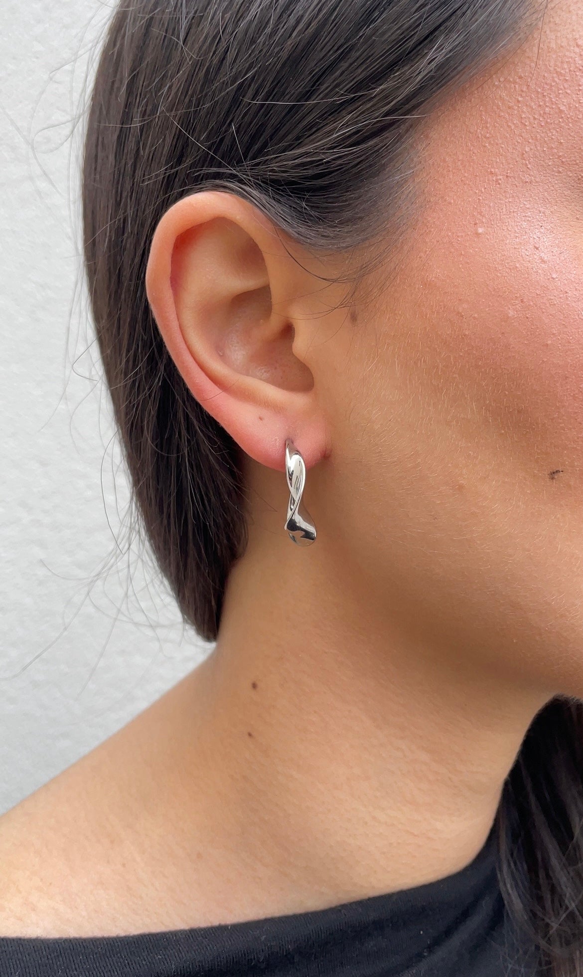 Small torsade earrings