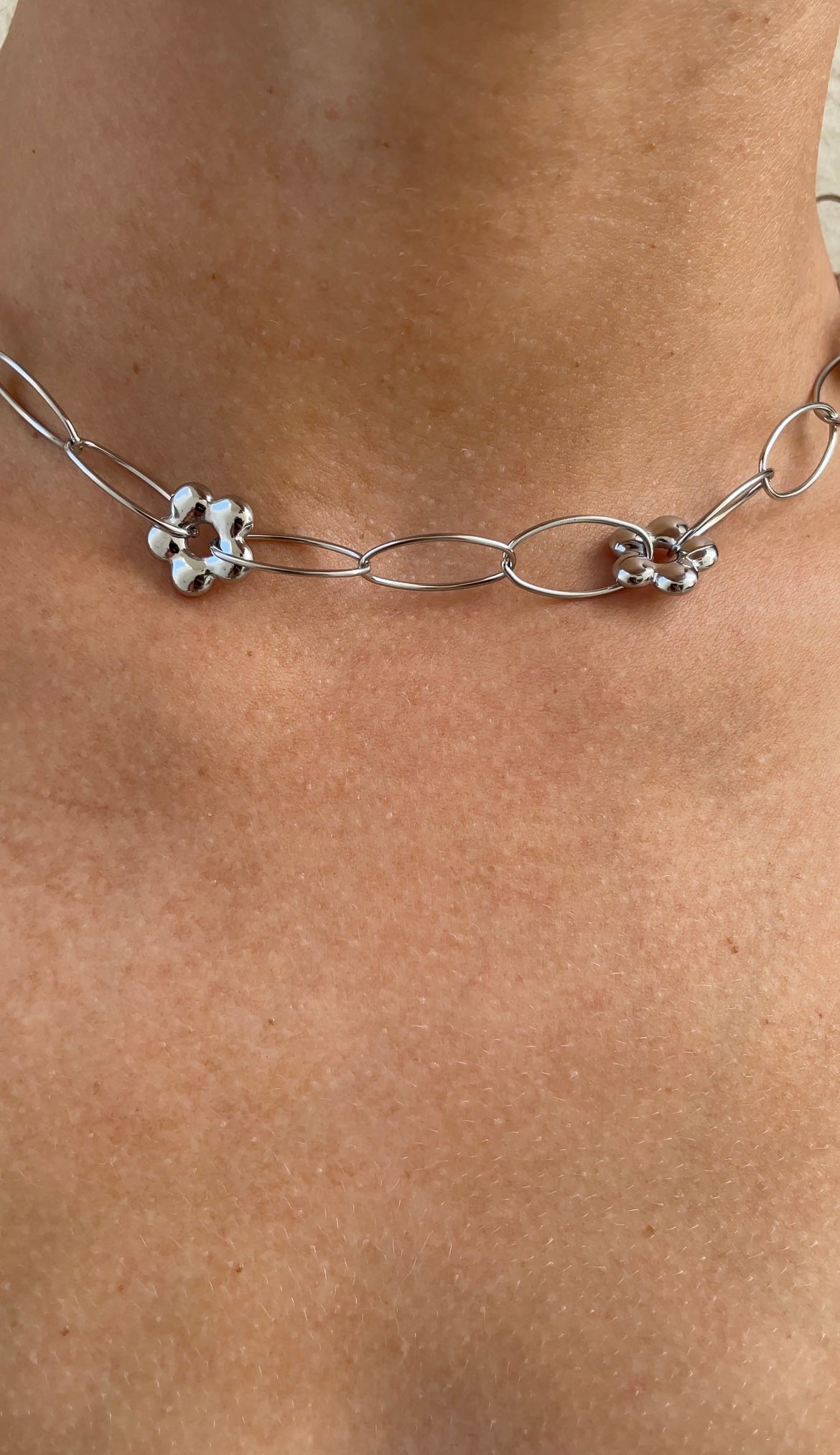 Marguerite necklace