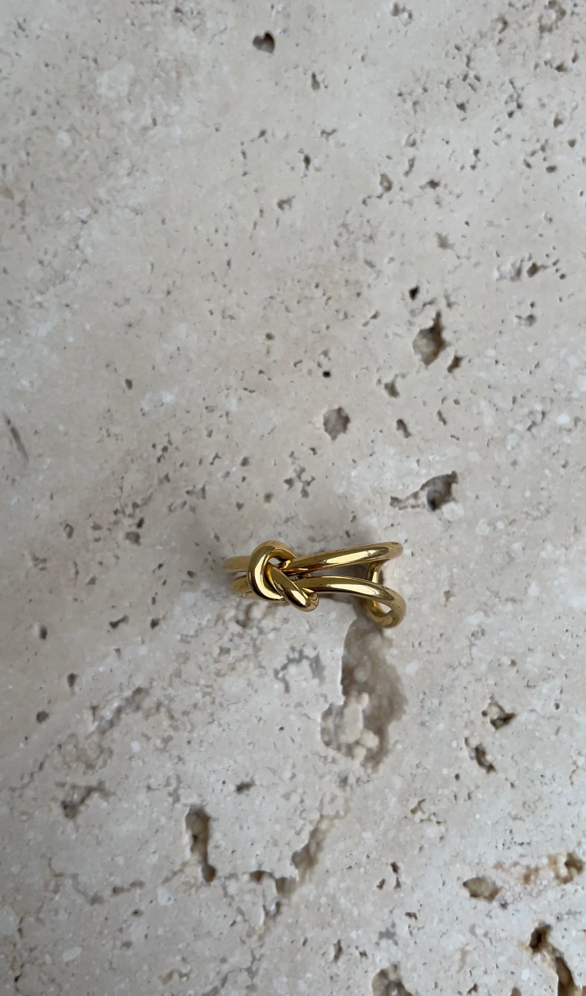 Thin knot ring