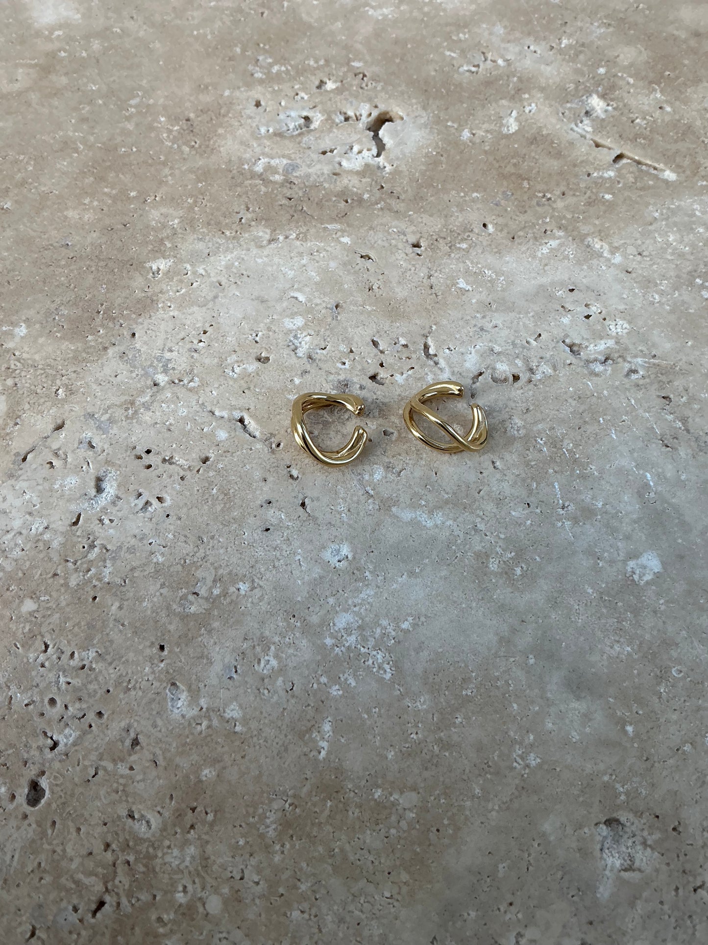 Wave ear cuff