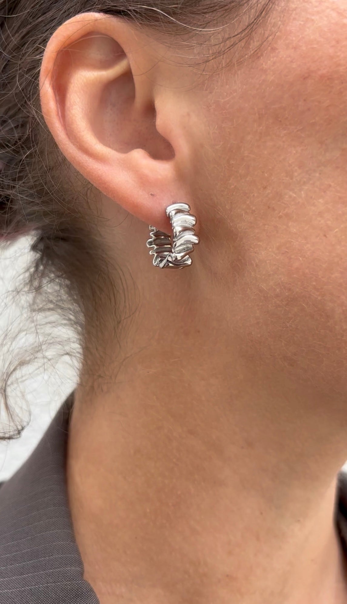 Mini wrinkled earrings