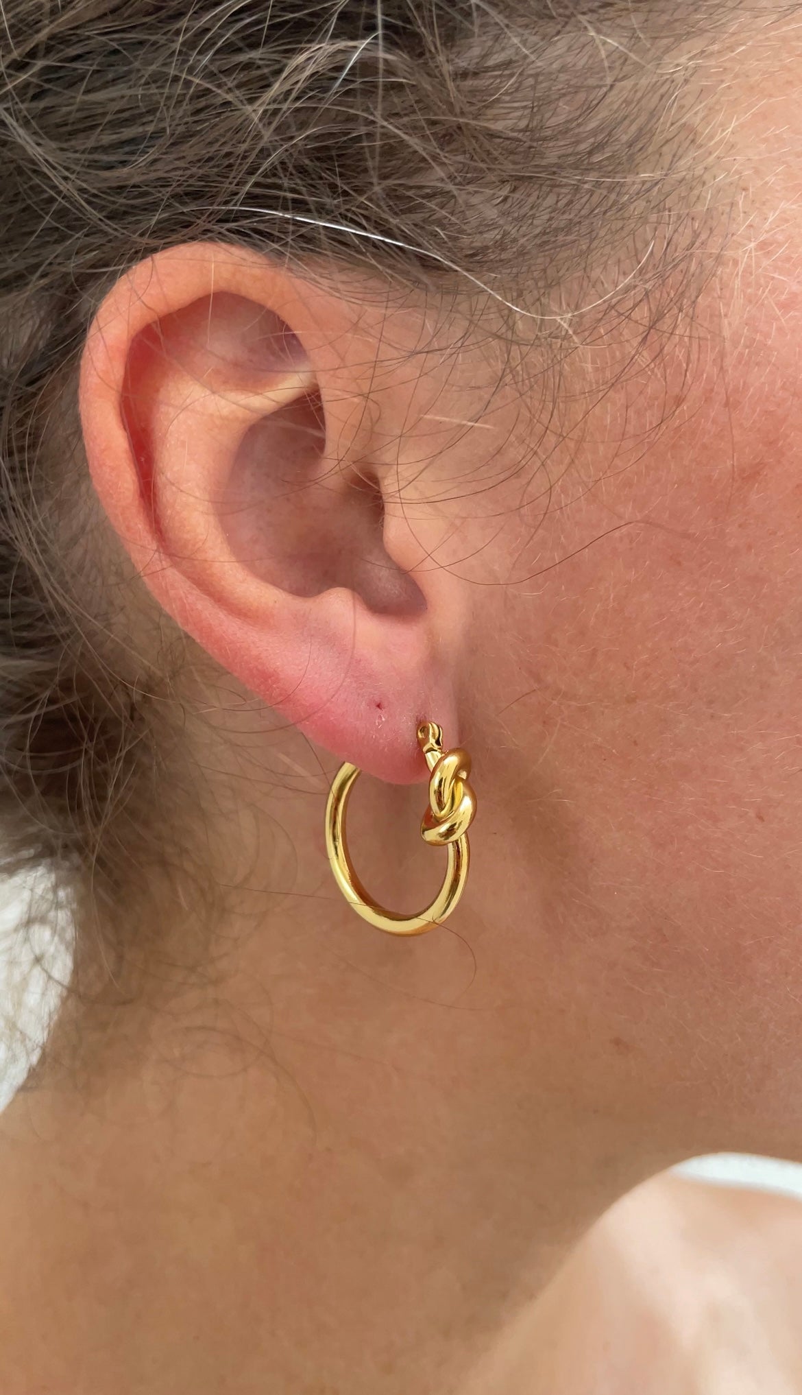Thin knot earrings