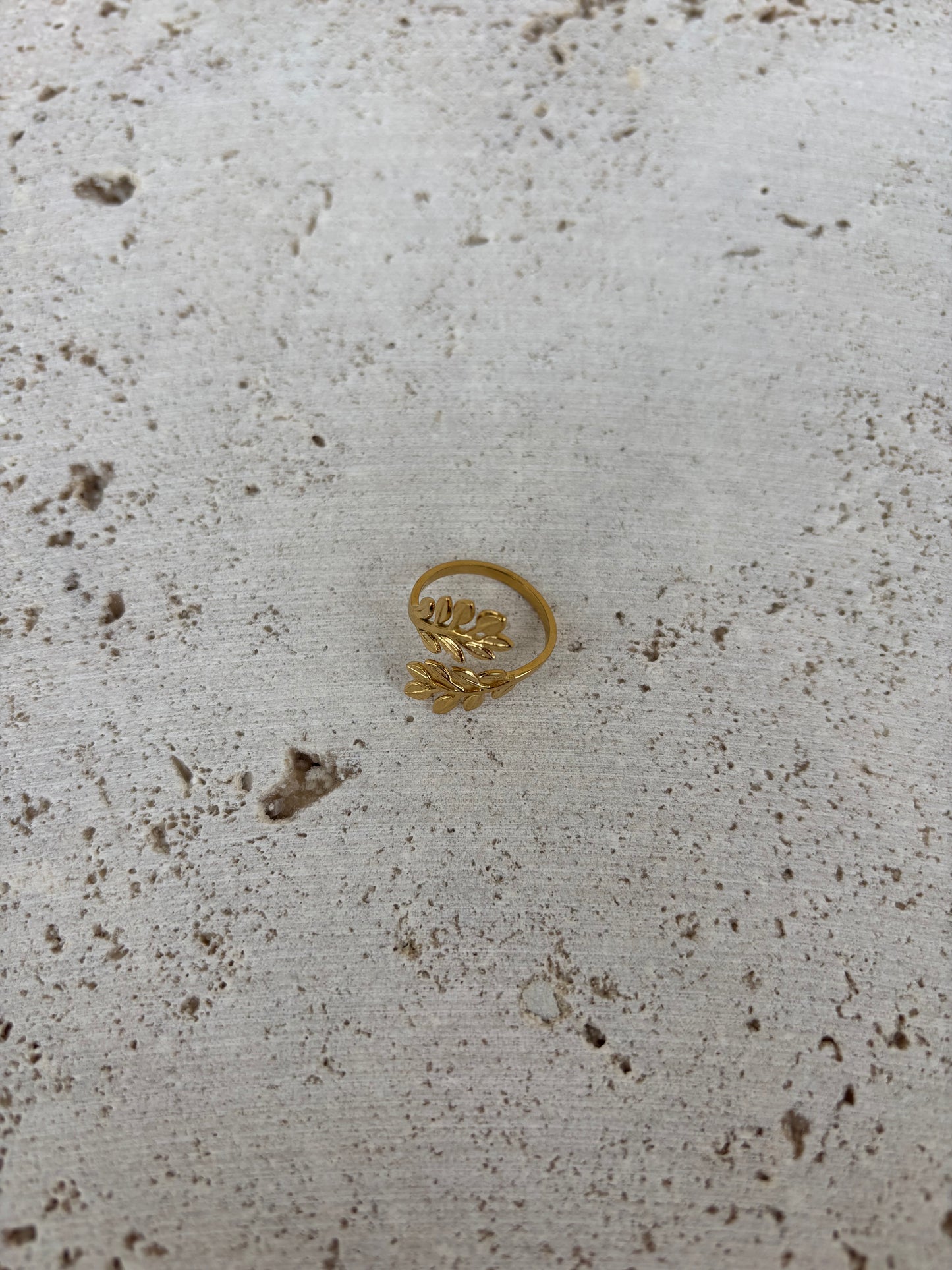 Laurier ring