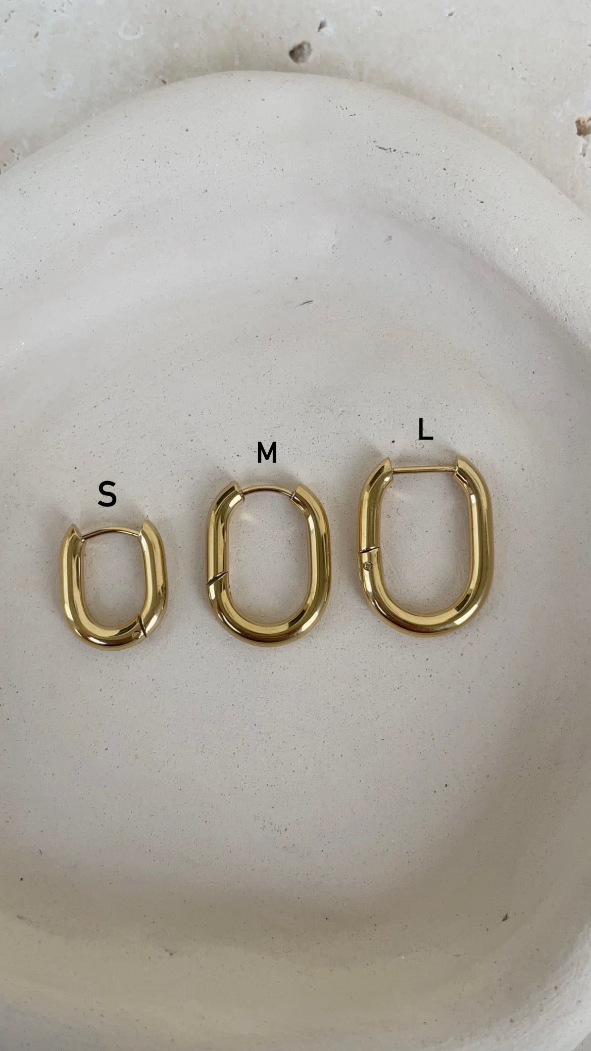Oval earrings