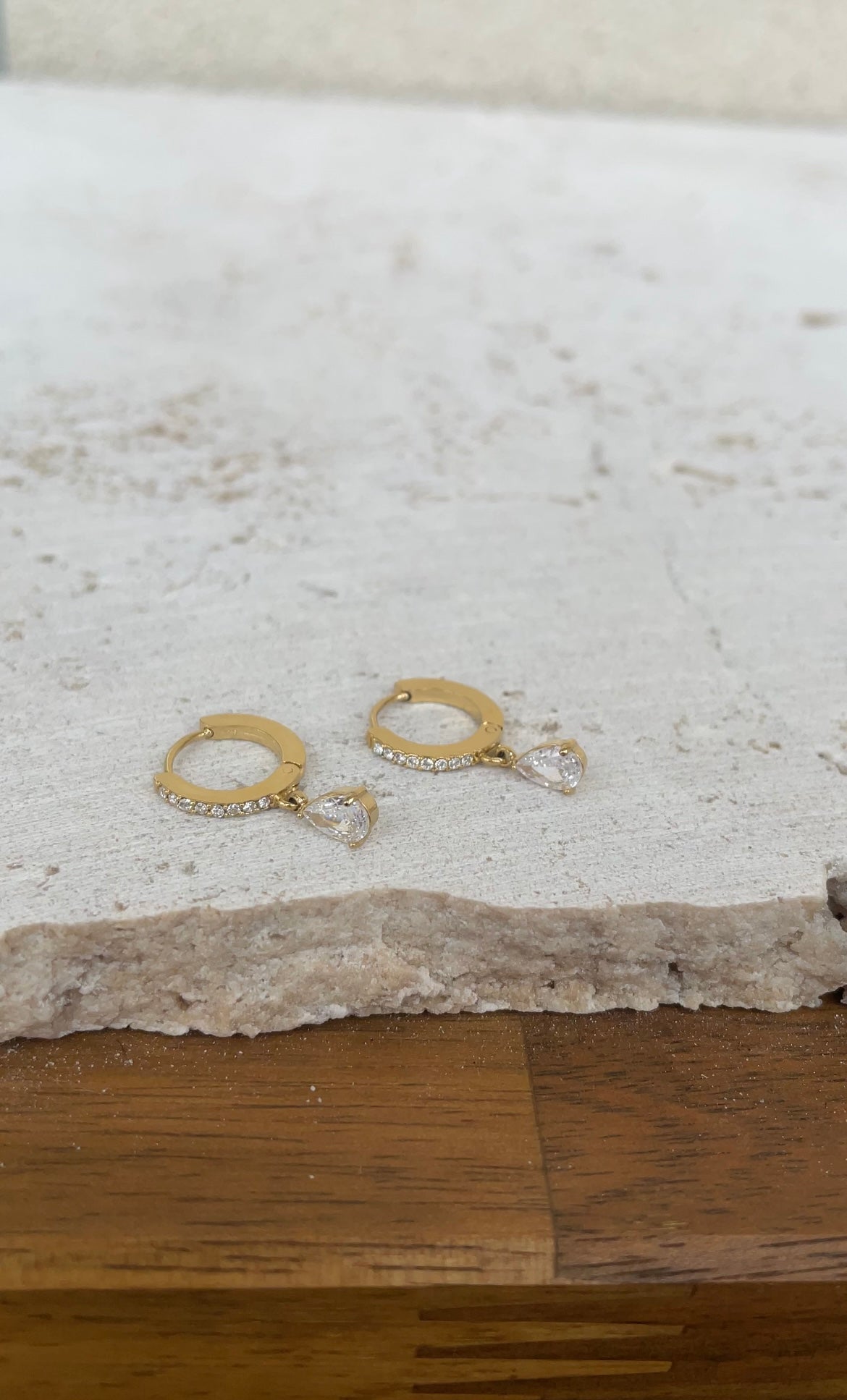 Mono drop earrings