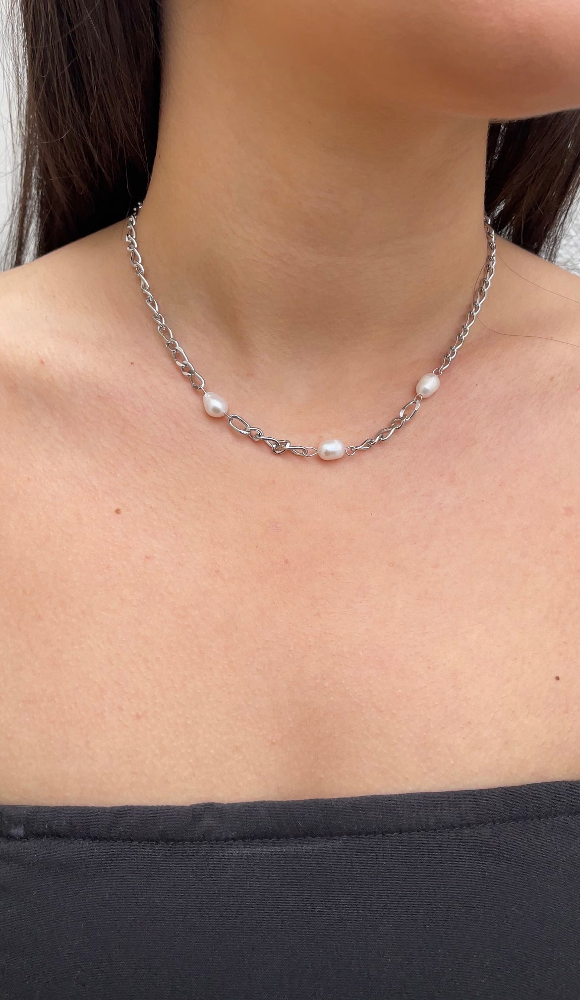 Dangling Pearl necklace