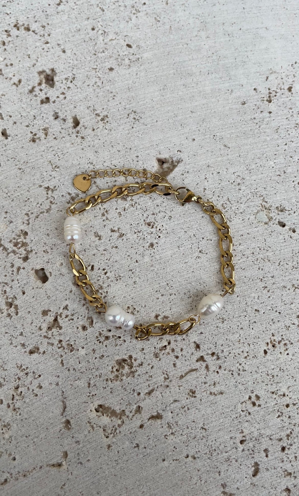 Dangling pearl bracelet