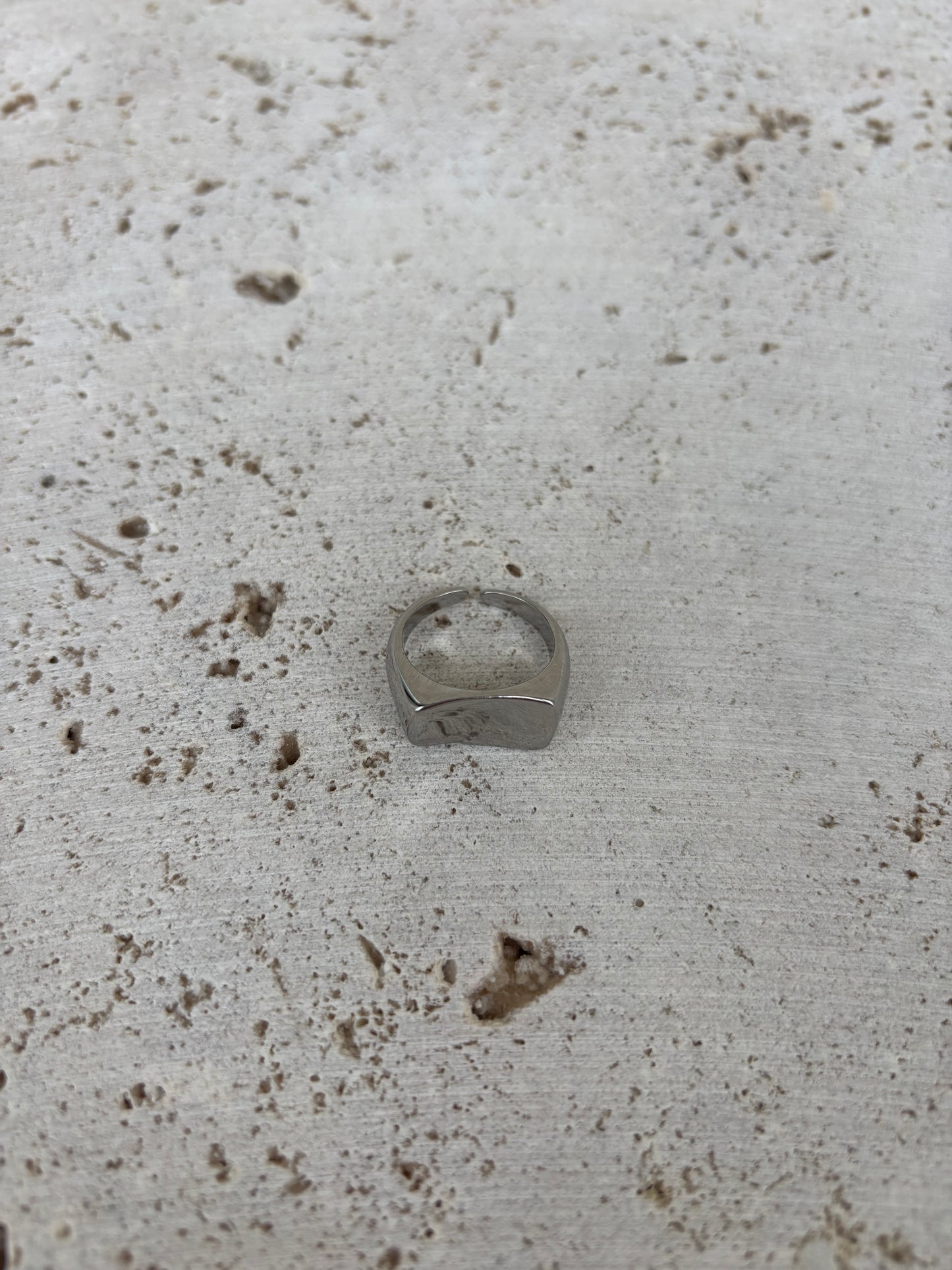 Signet ring