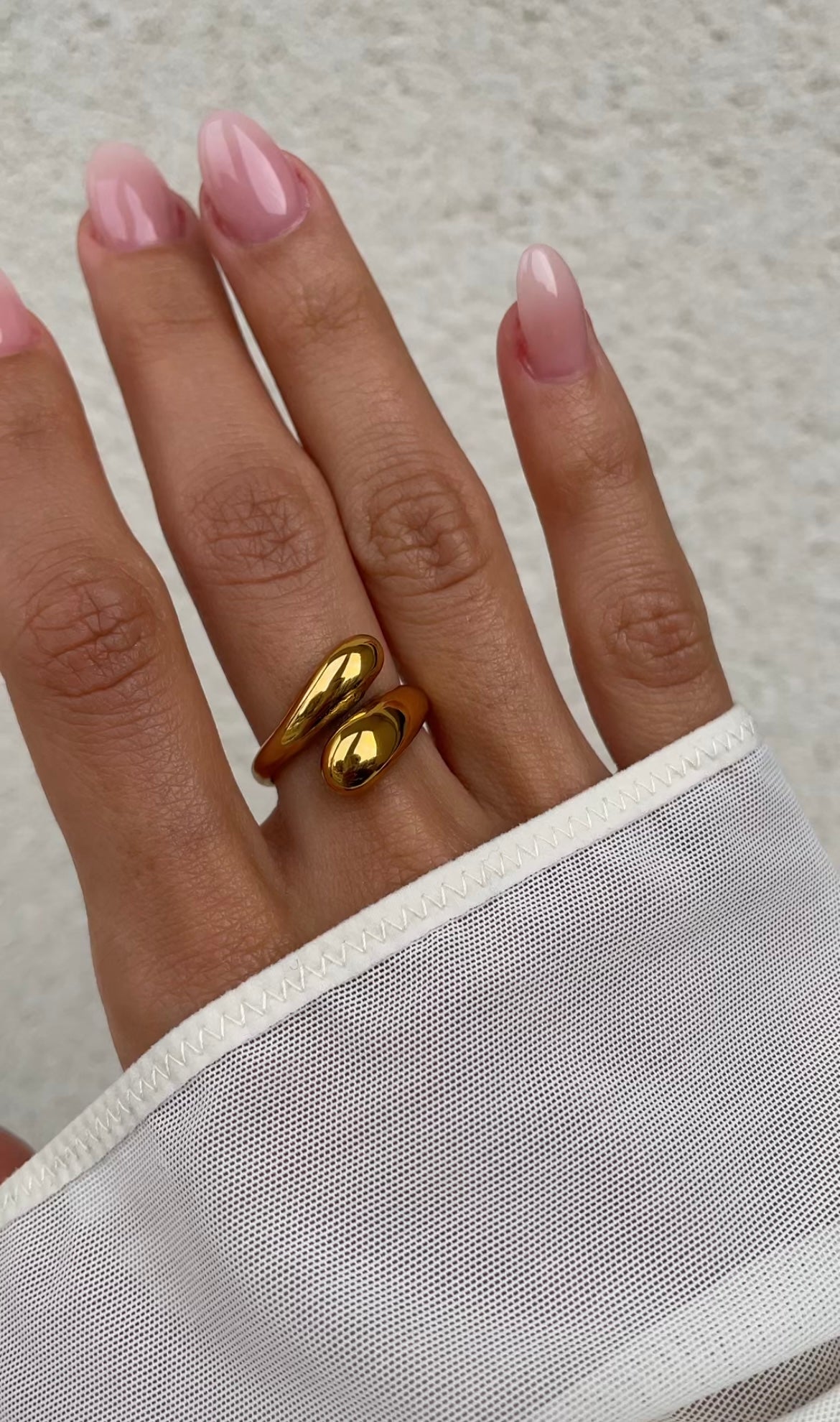Simple embrace ring
