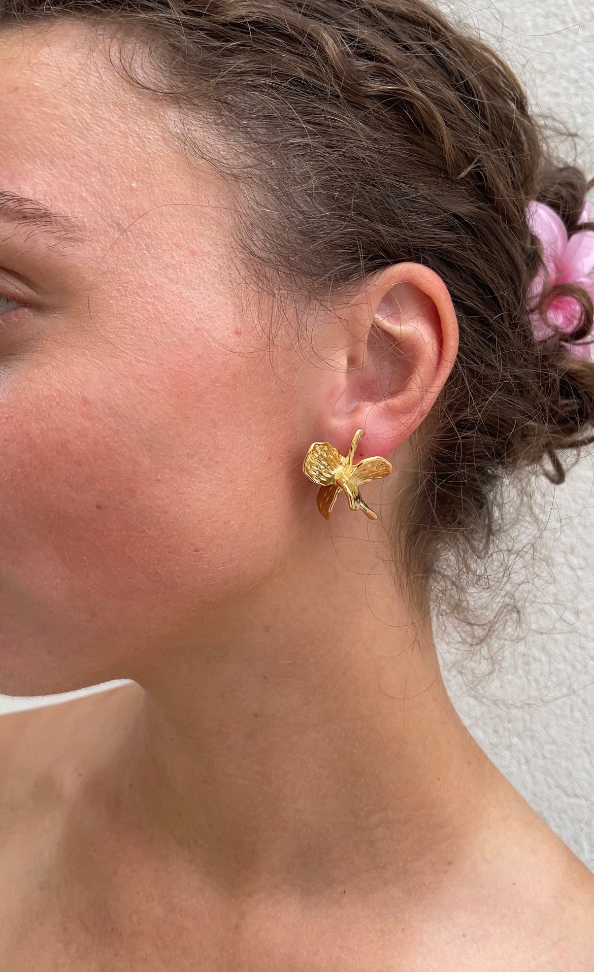 Graphic flower earrings