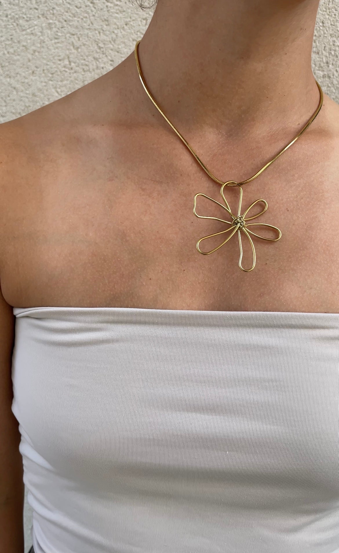 Huge flower necklace