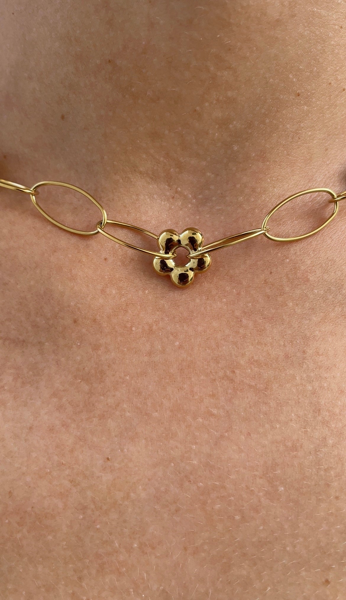 Marguerite necklace