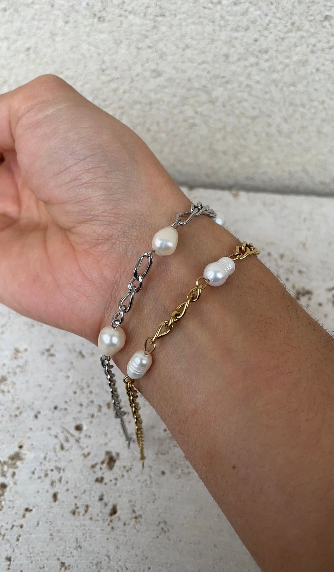 Dangling pearl bracelet
