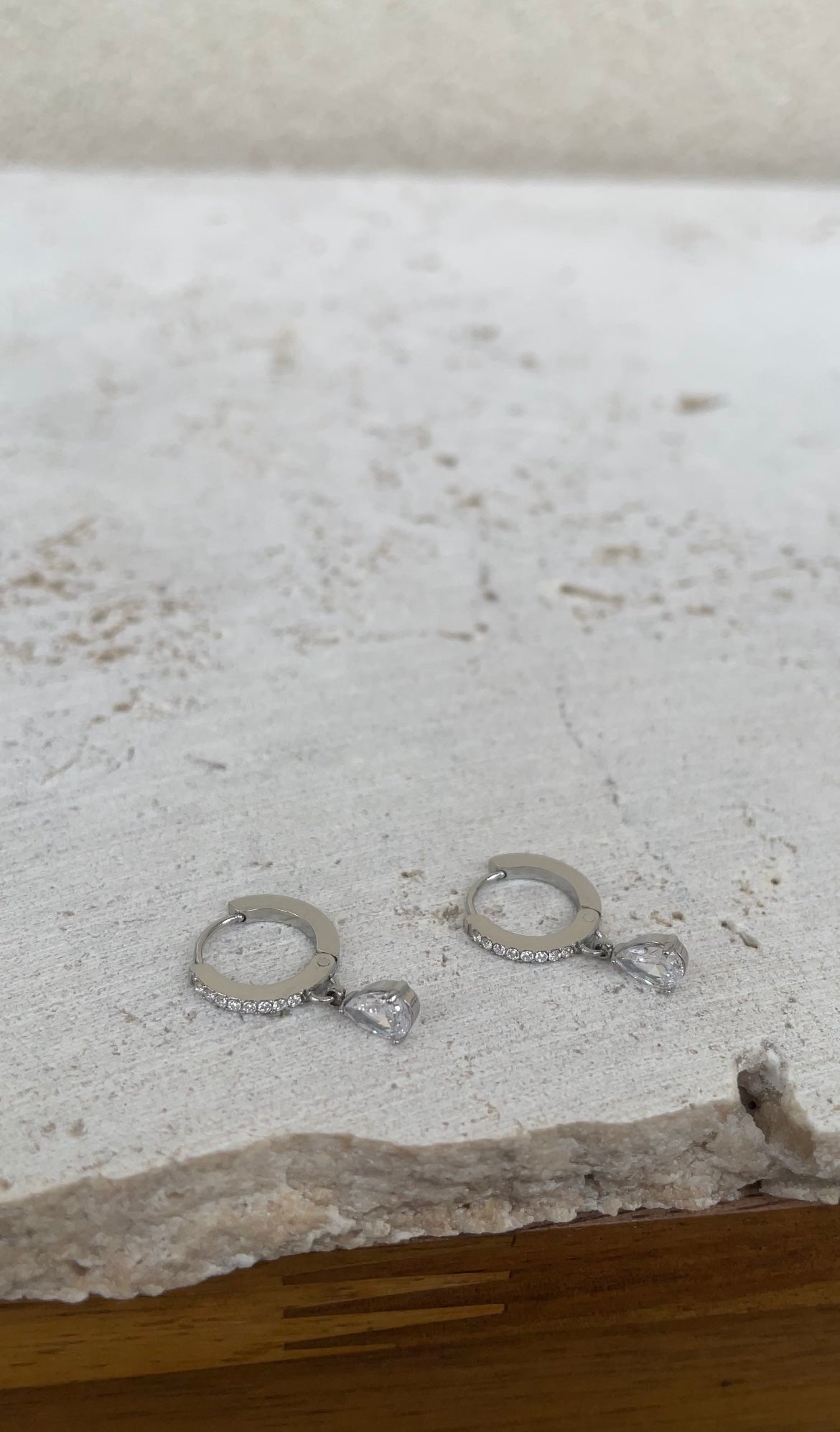 Mono drop earrings