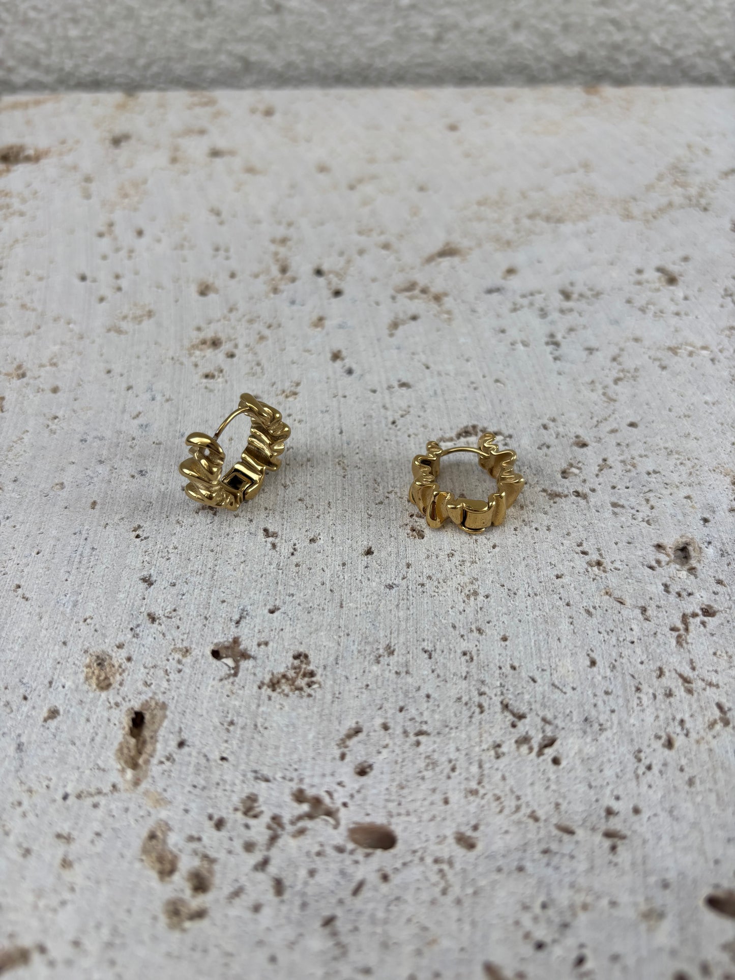 Mini wrinkled earrings