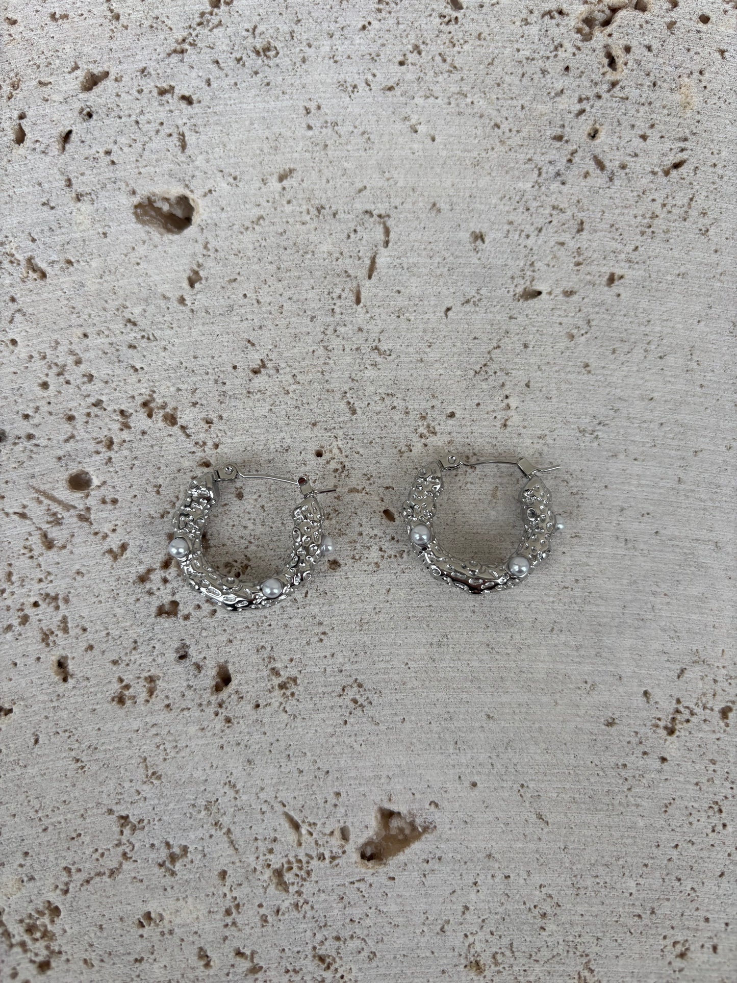 Hammered x Pearl earrings