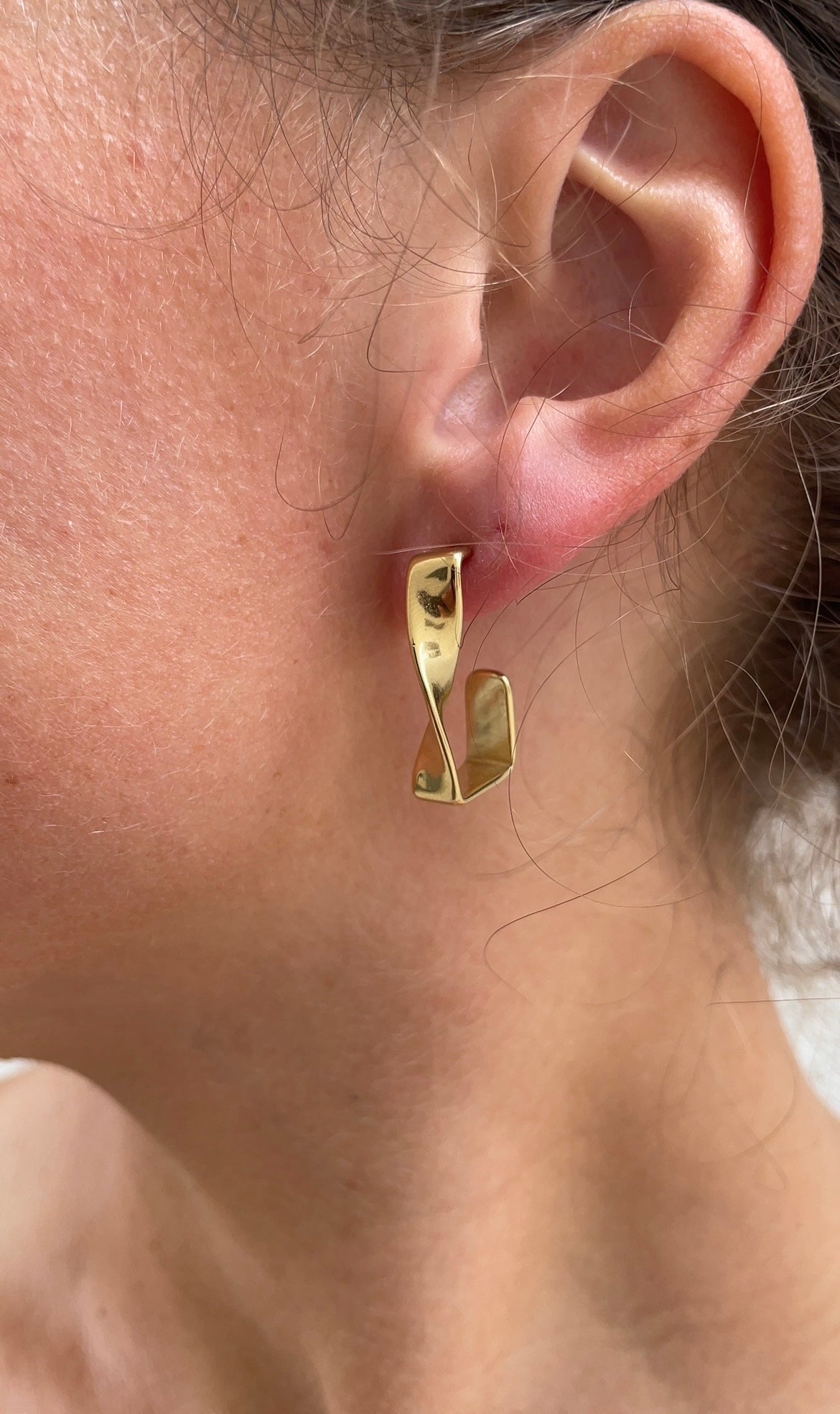 Twisted cubic earrings
