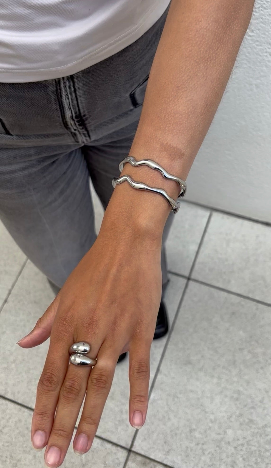 Wave bangle