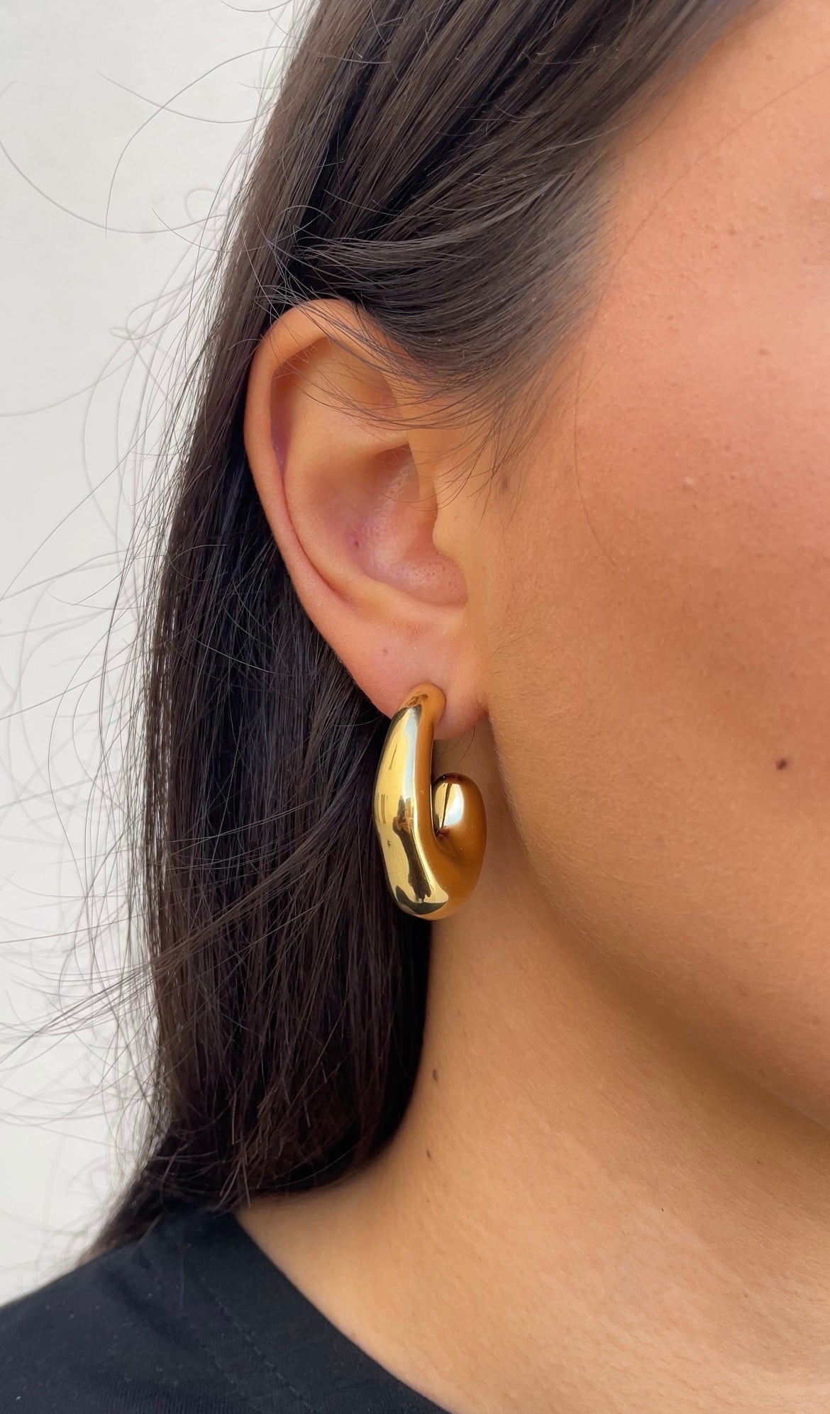 « C » earrings