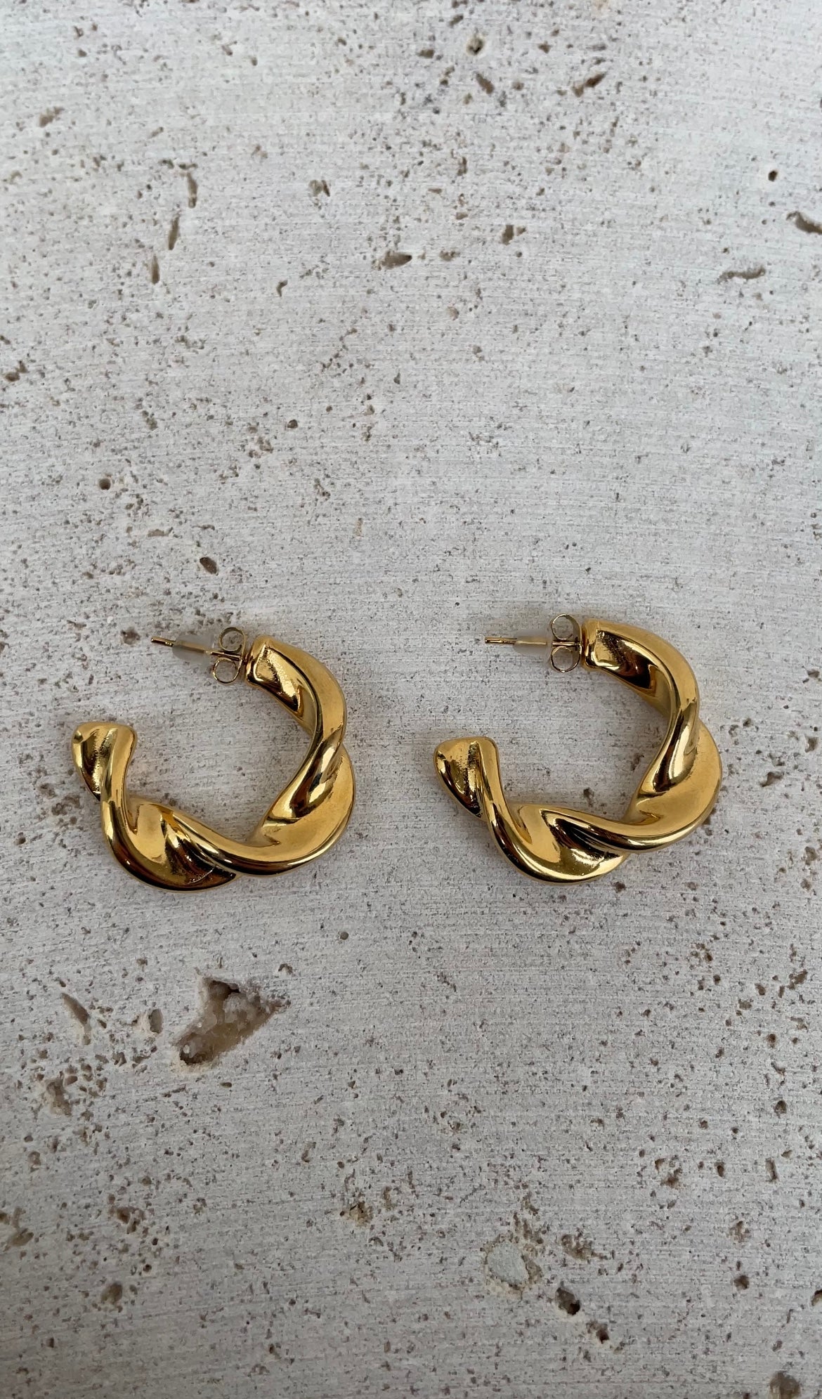 Wavy hoops