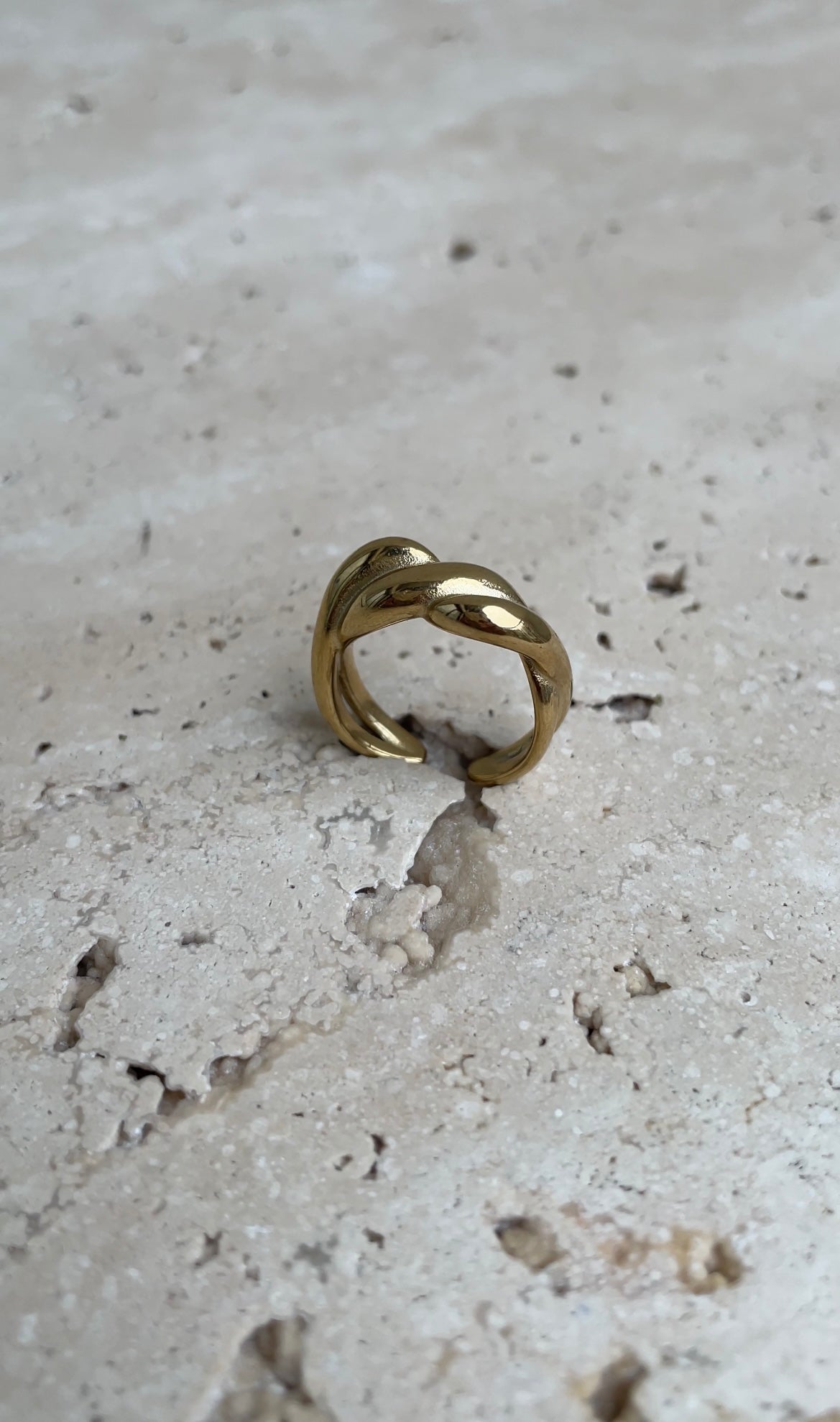 Twisted ring