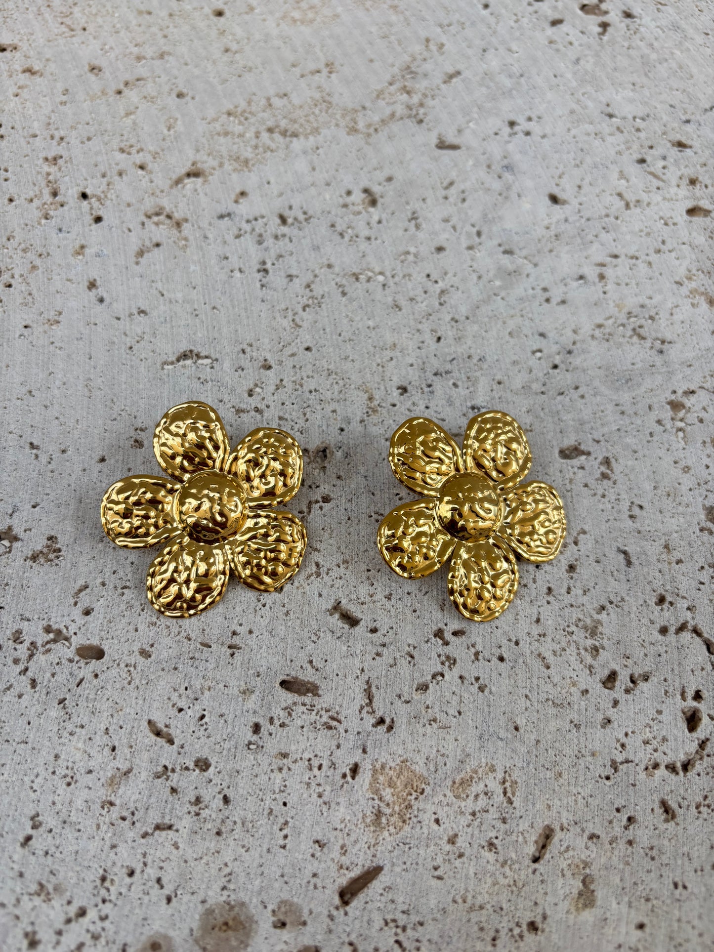 Plain flower earrings