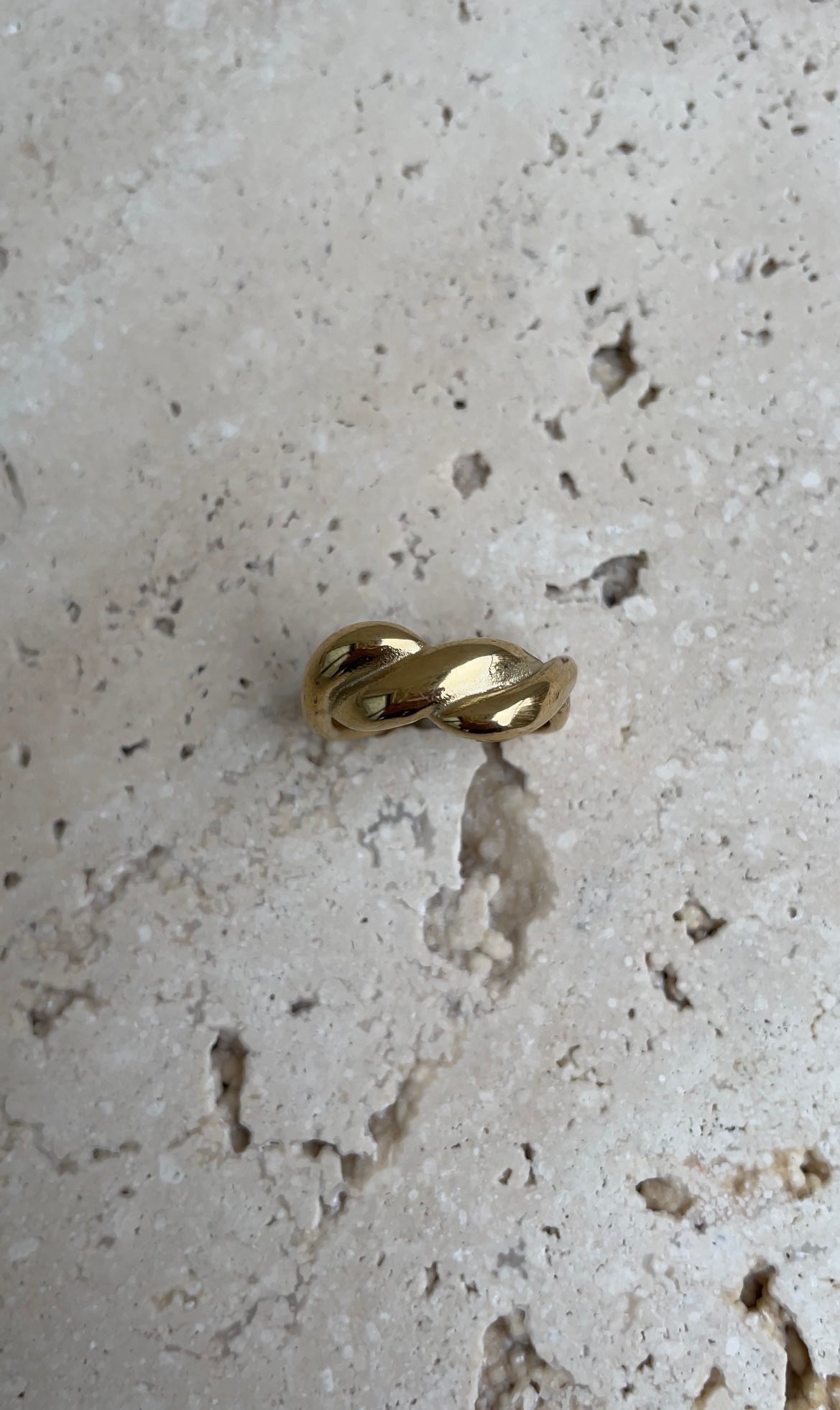 Twisted ring