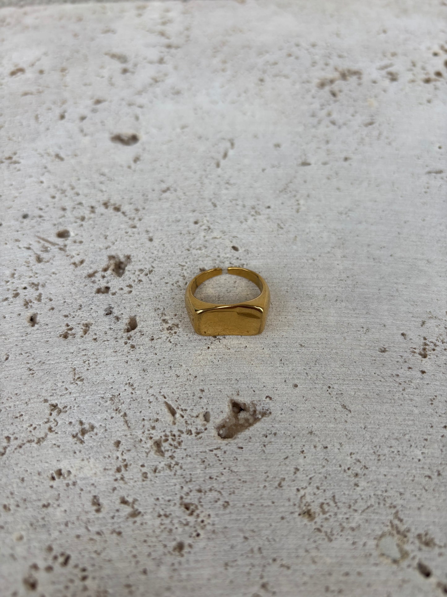 Signet ring