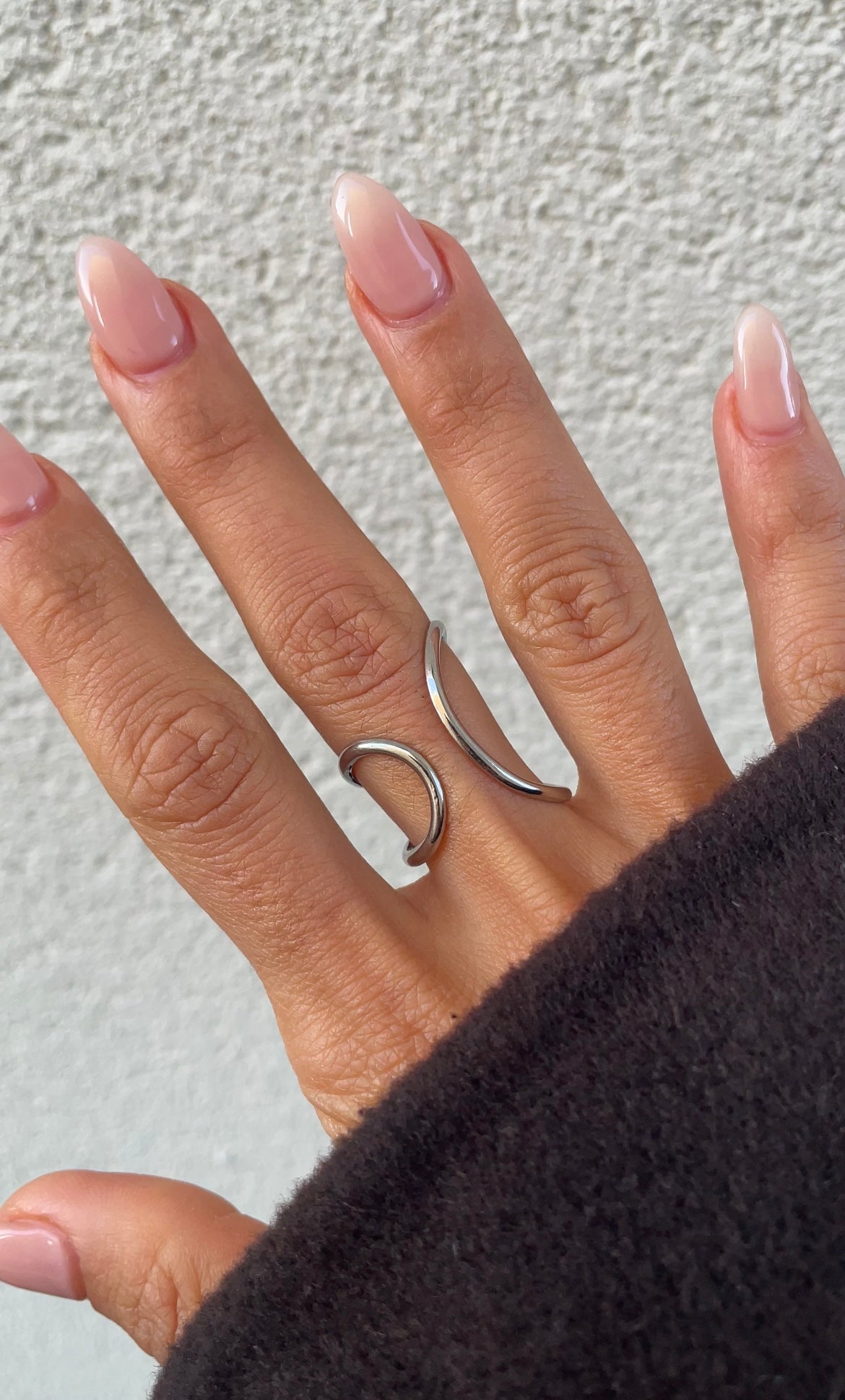 Thin embrace ring
