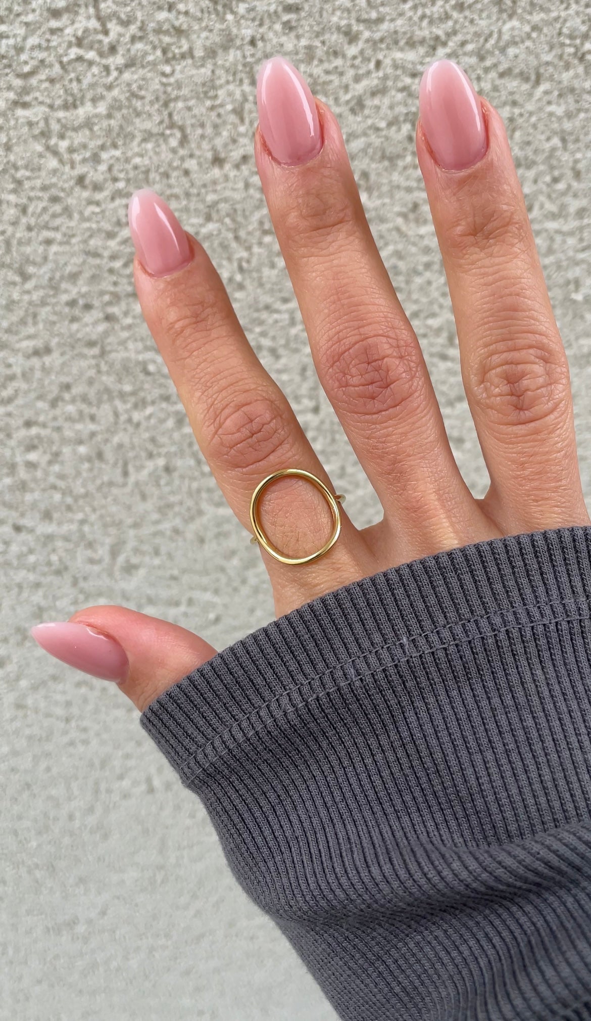 Thin round ring