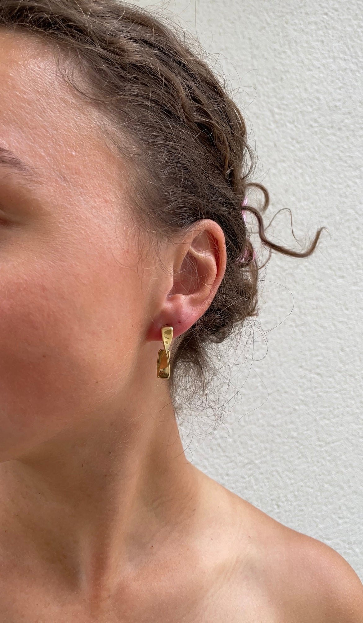 Twisted cubic earrings