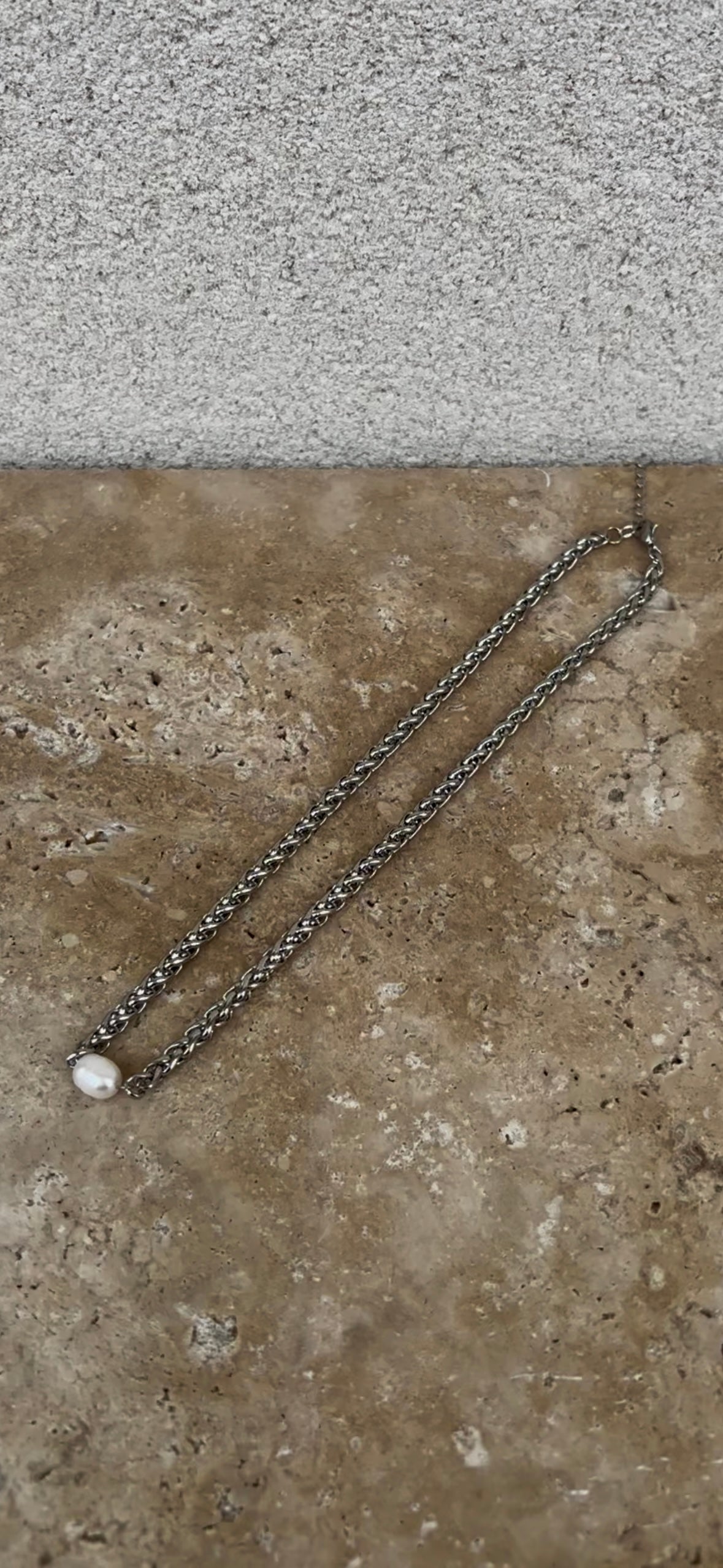 Middle Pearl necklace
