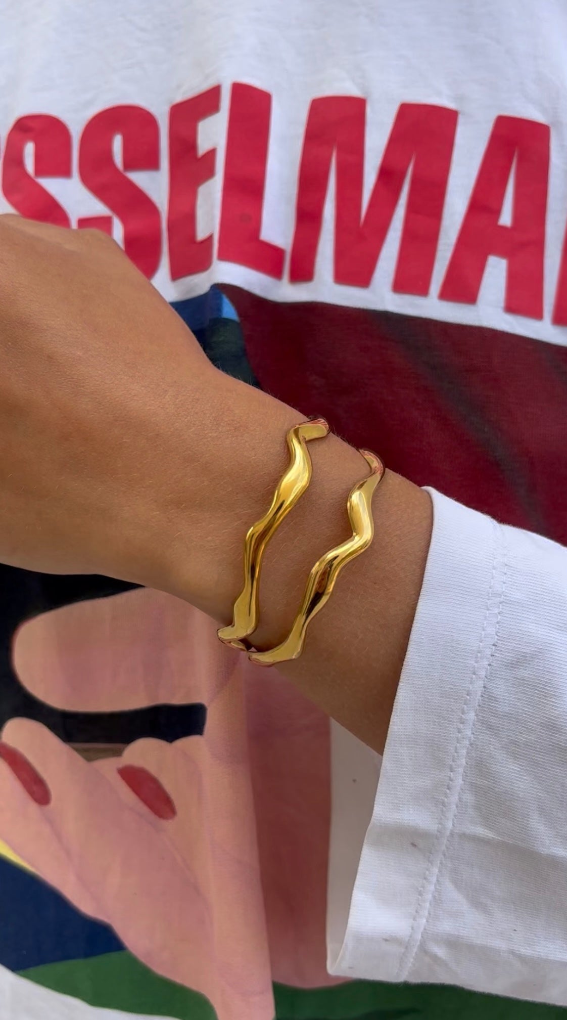 Wave bangle