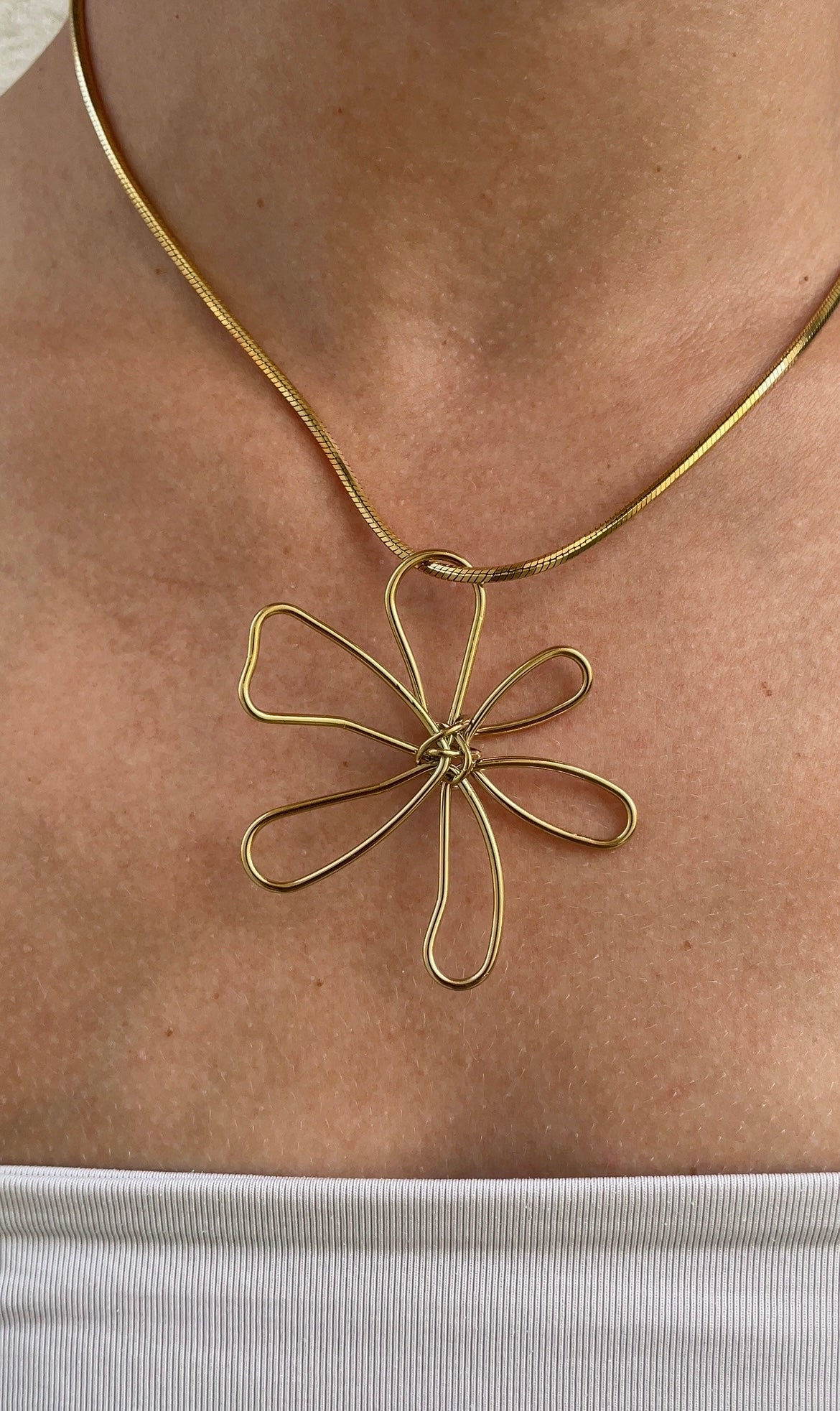 Huge flower necklace