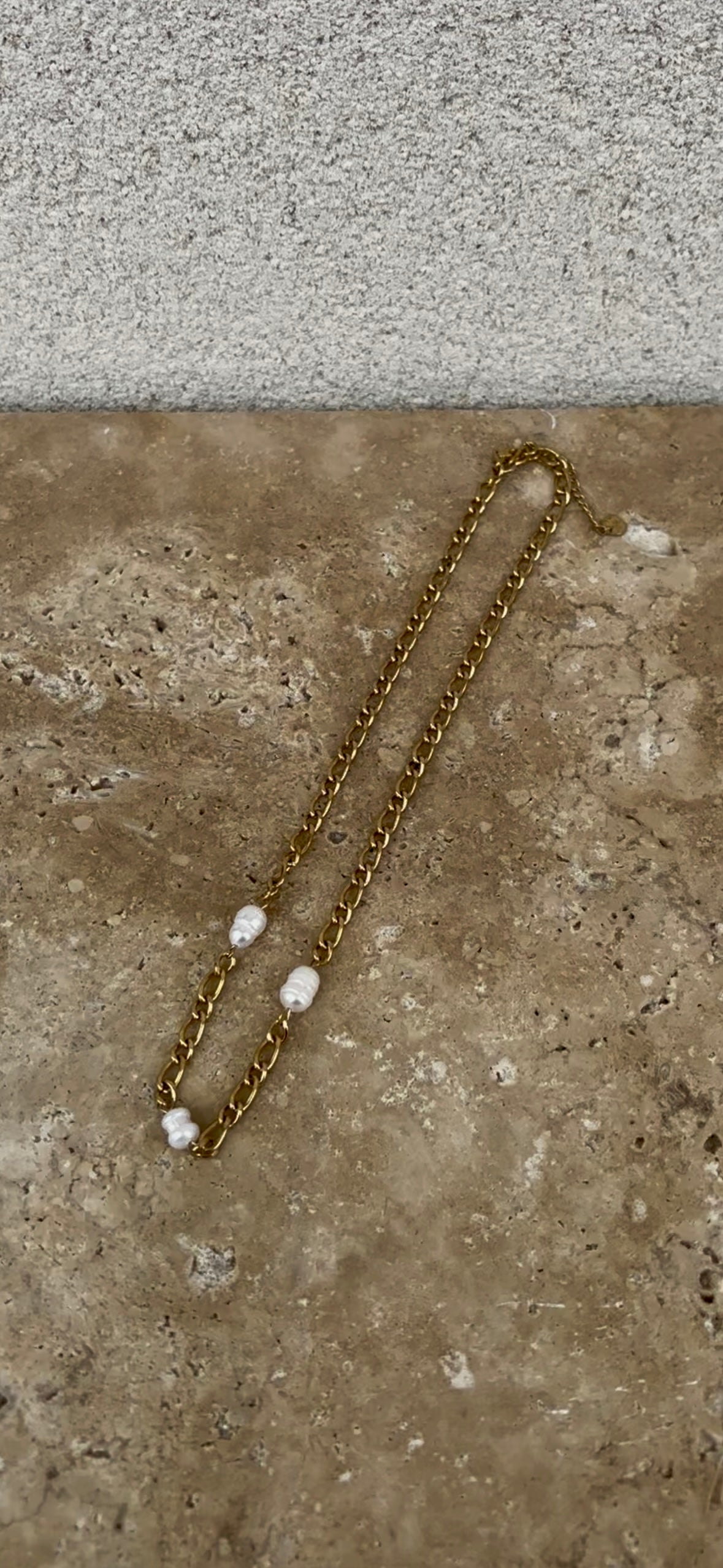 Dangling Pearl necklace