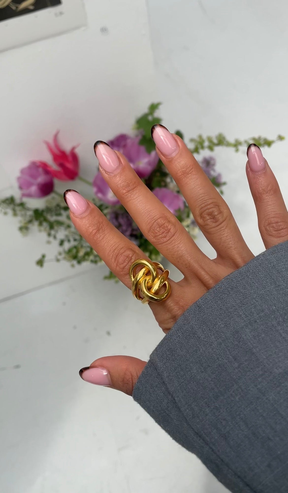 Double knot ring
