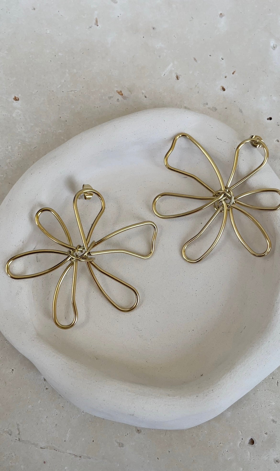 Huge Outline earrings