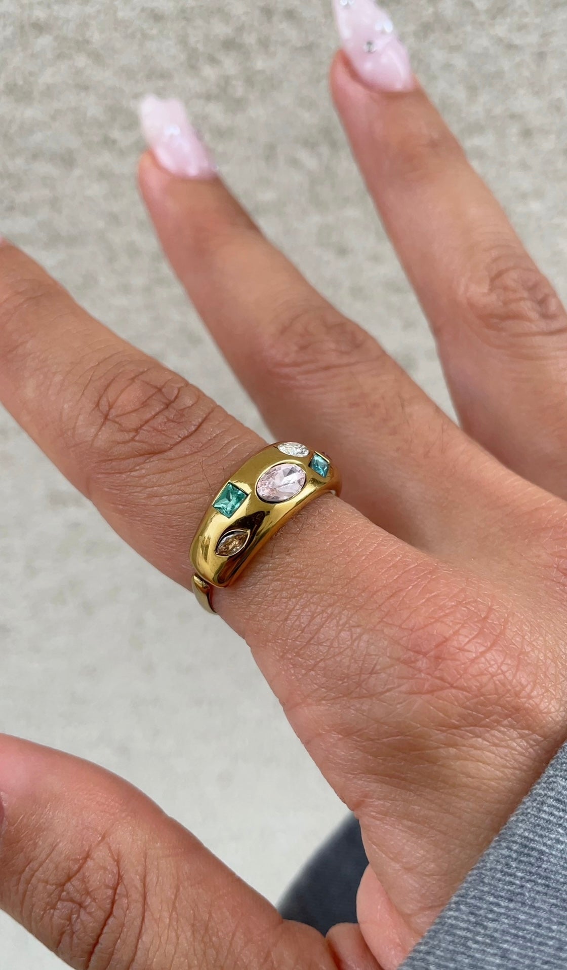 Colored gems ring