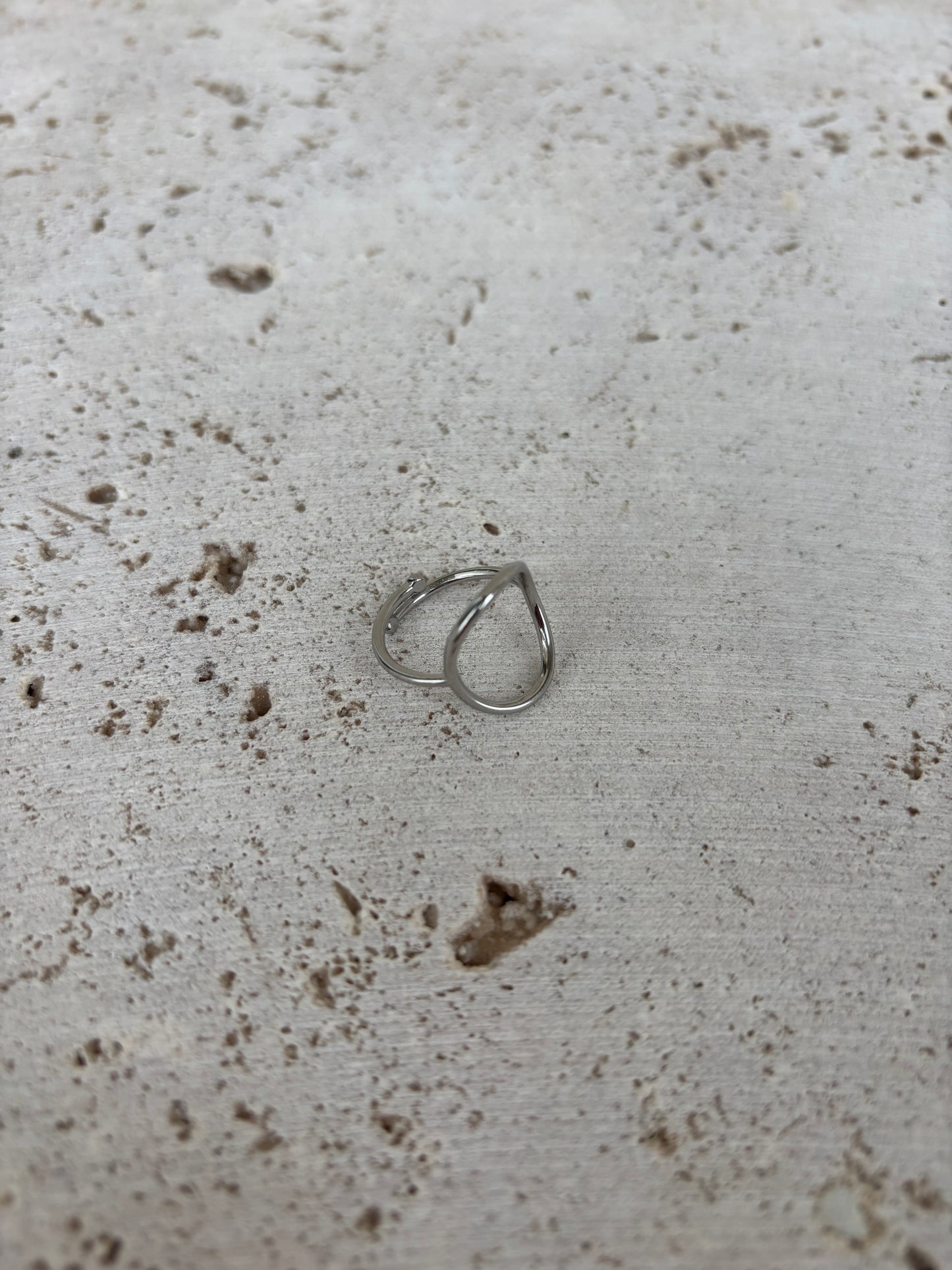 Thin round ring