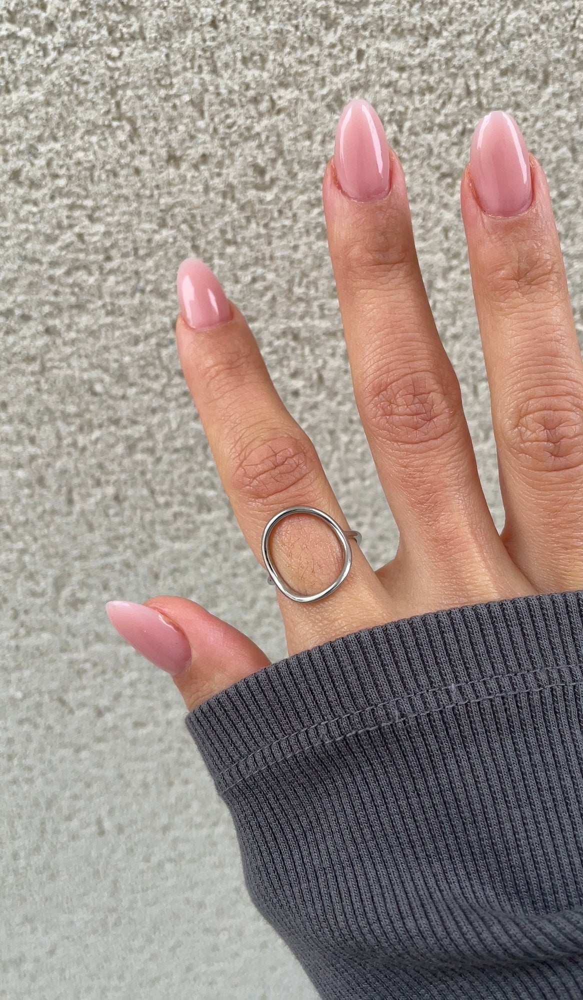 Thin round ring