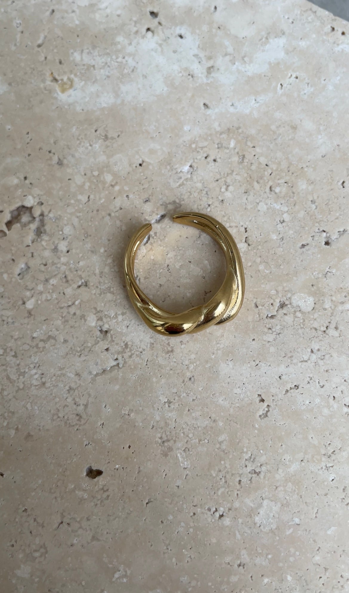 Twisted ring